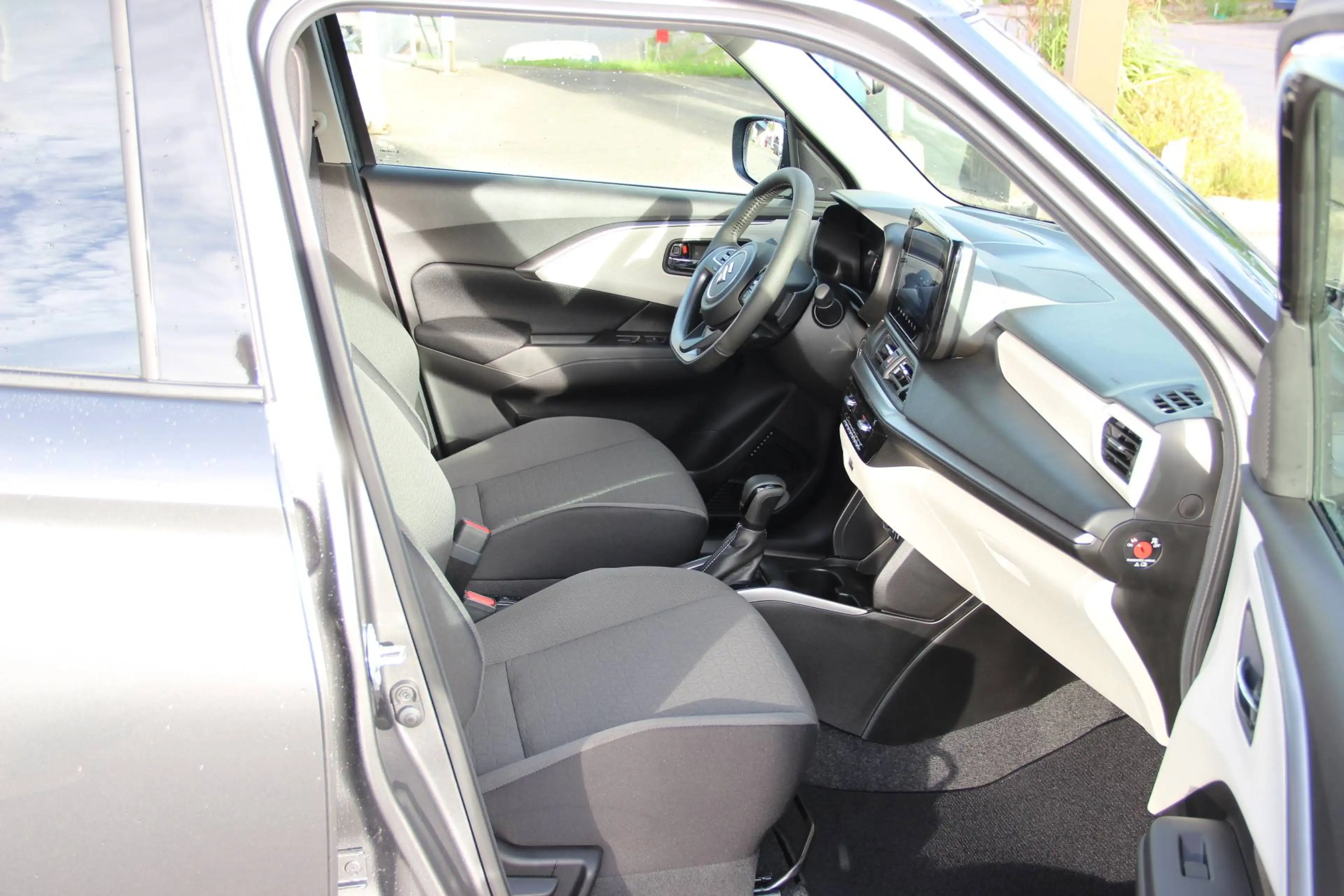 Suzuki Swift 1.2 Hybrid Comfort+ CVT Navi Kamera Sitzheizung — photo 6