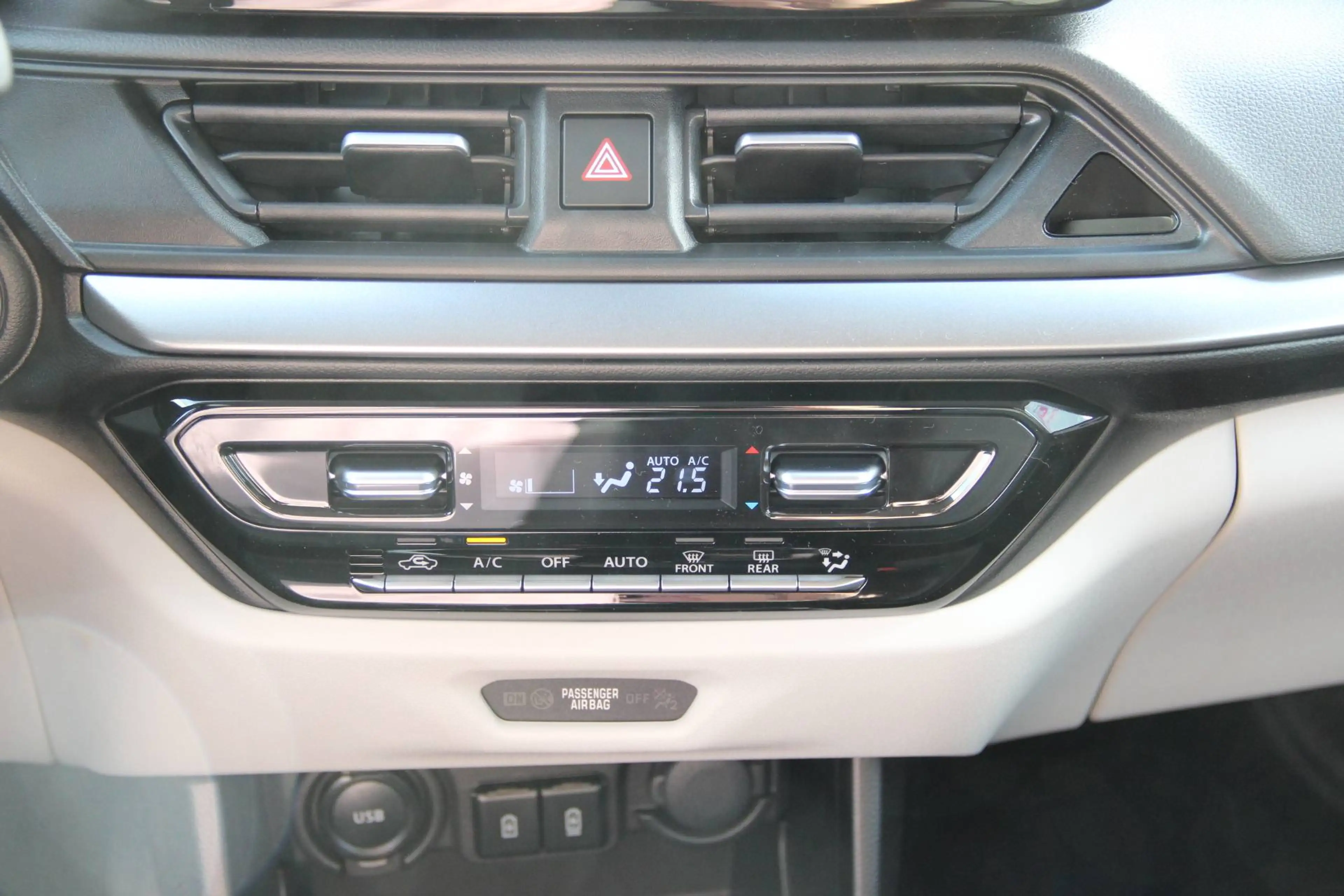 Suzuki Swift 1.2 Hybrid Comfort+ CVT Navi Kamera Sitzheizung — photo 13