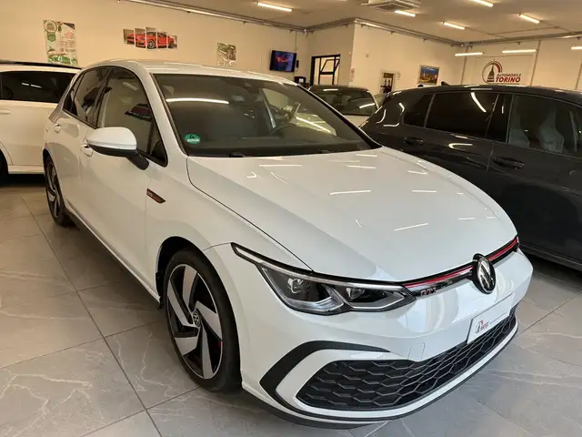 Volkswagen Golf view 3