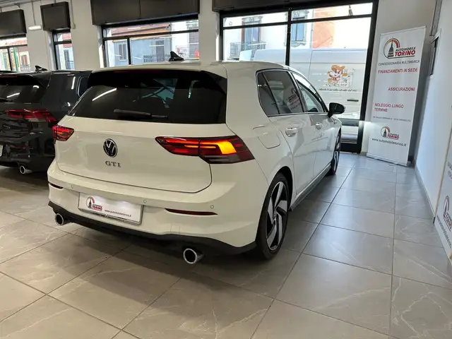 Volkswagen Golf view 4