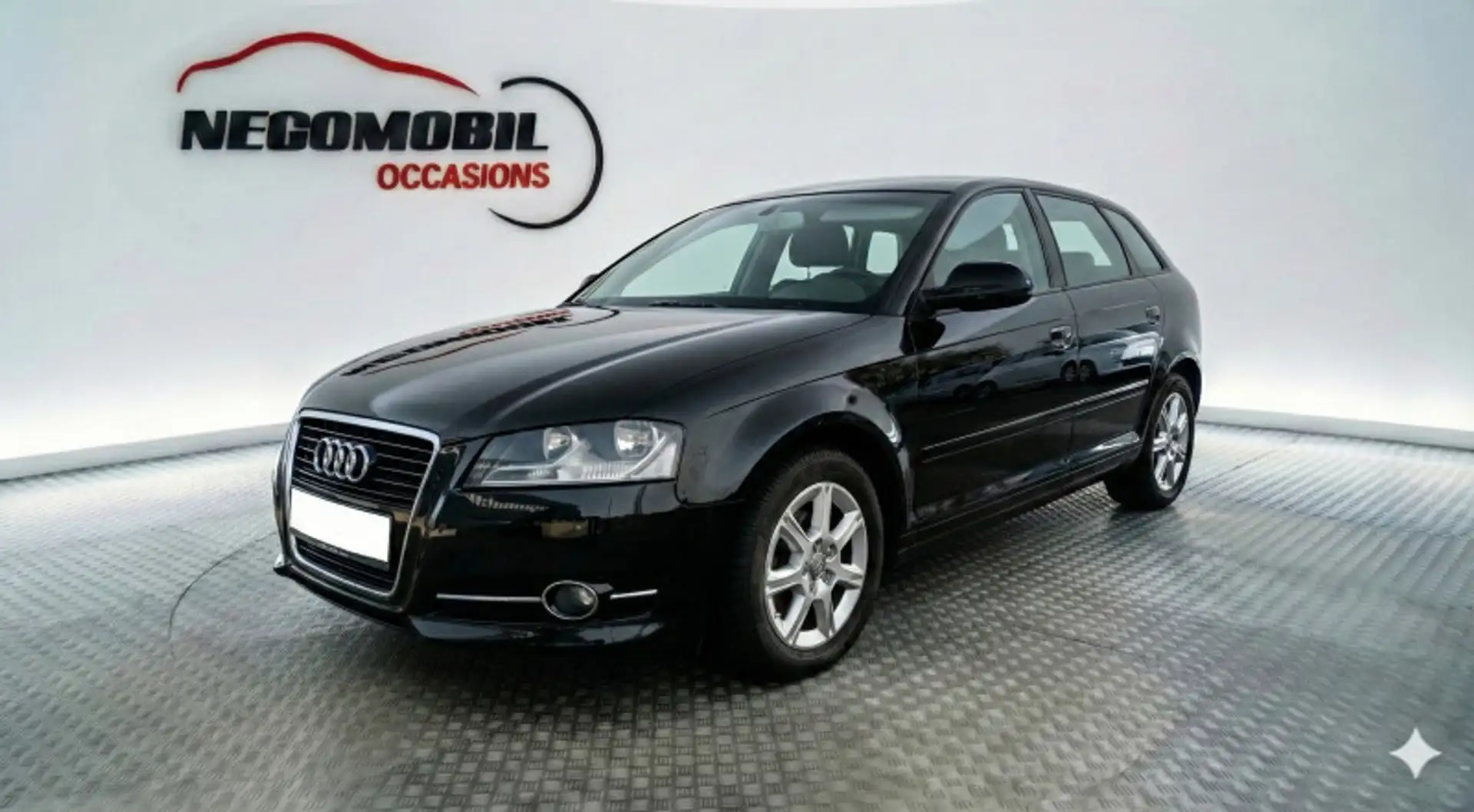 Audi A3 1.6 TDI 90CH DPF AMBIENTE Schwarz - 1