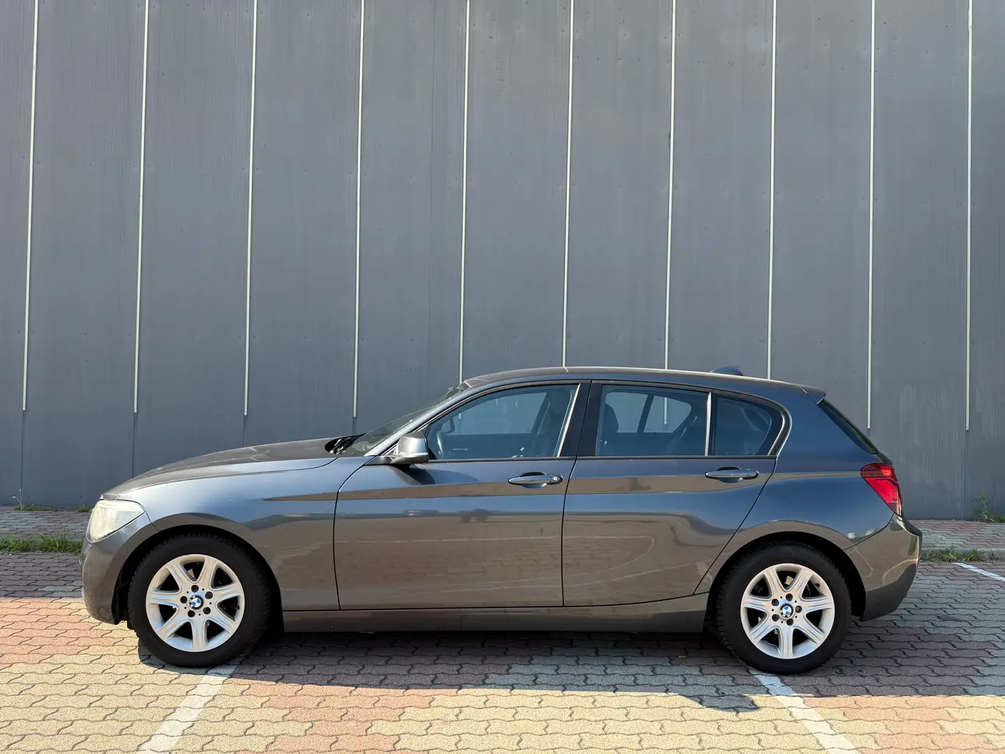 BMW 116 Serie 1 F/20-21 2011 116d 5p Urban Grigio - 2