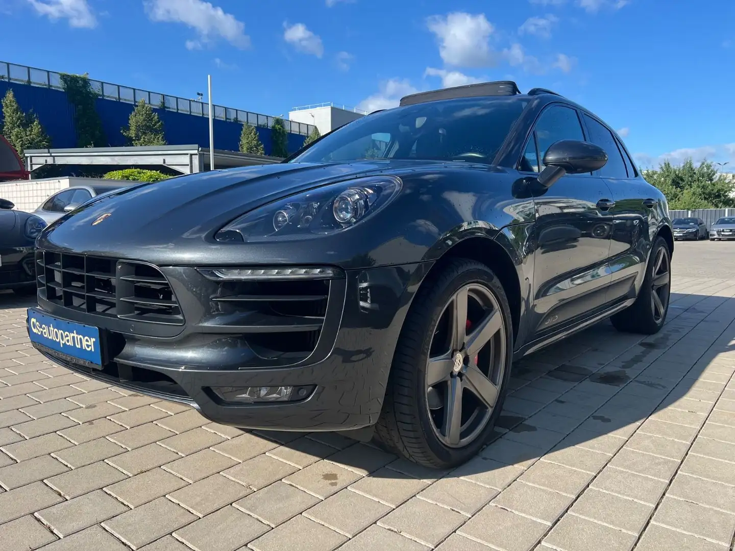 Porsche Macan GTS *2-HAND-21ZOLL-PANO-AHK-APPRO 02-2026* Grau - 1