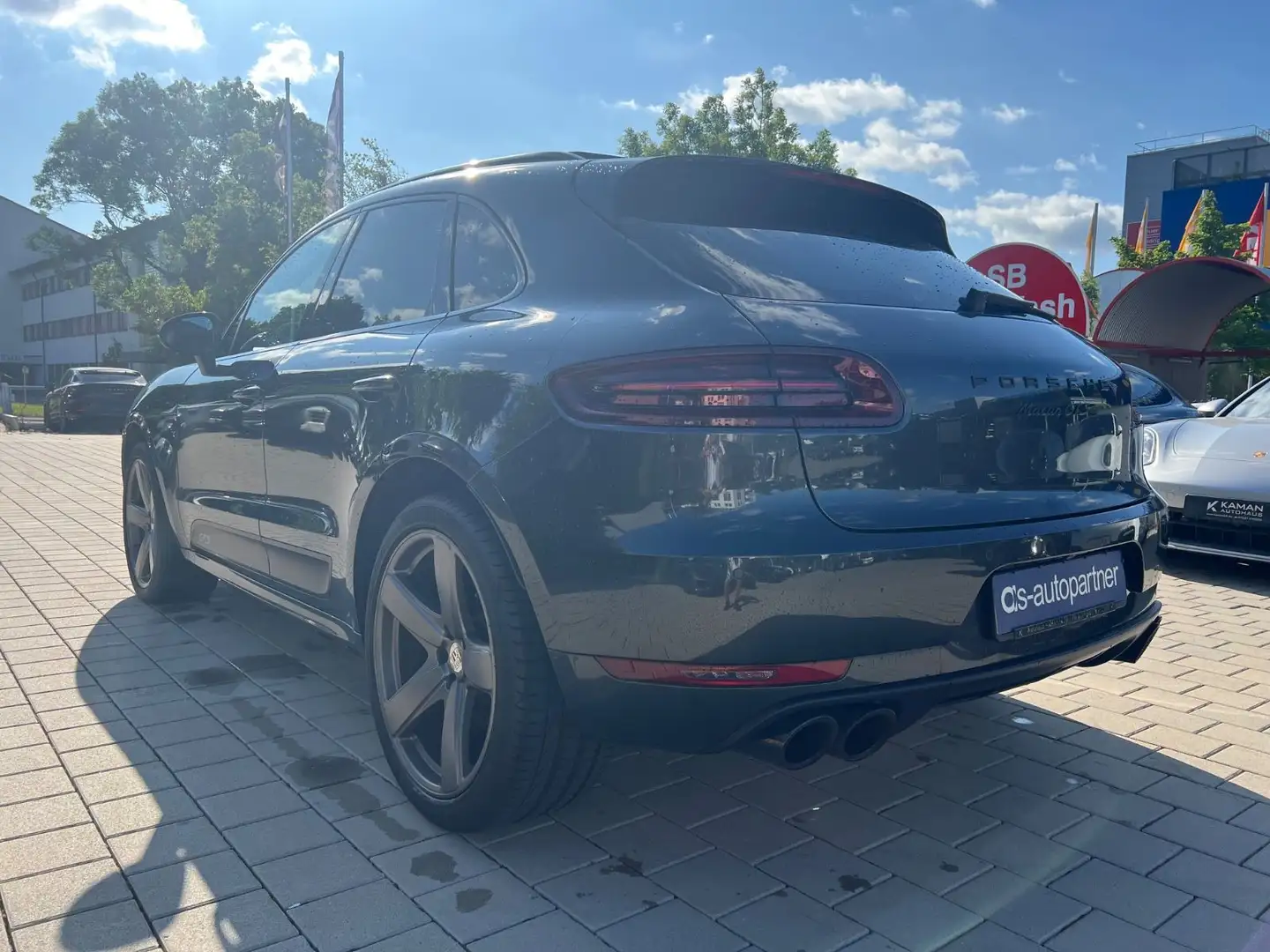 Porsche Macan GTS *2-HAND-21ZOLL-PANO-AHK-APPRO 02-2026* Grau - 2