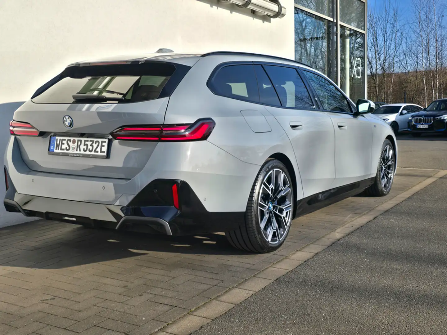 BMW 530 e Touring M Sportpaket Pro*DAPro*h/k*AHK*20" Šedá - 2