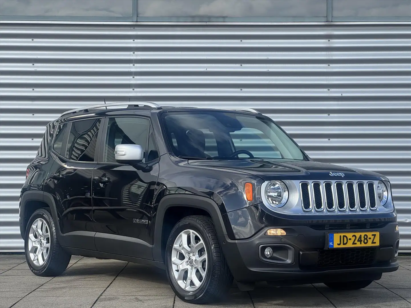 Jeep Renegade 1.4 MultiAir 140pk FWD DDCT Automaat Night Eagle N Zwart - 2