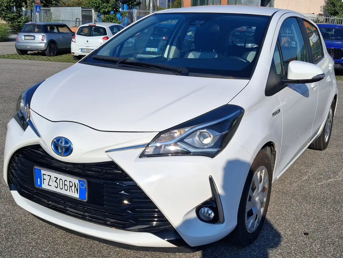 Toyota Yaris Yaris 5p 1.5h businnes Blanc - 1