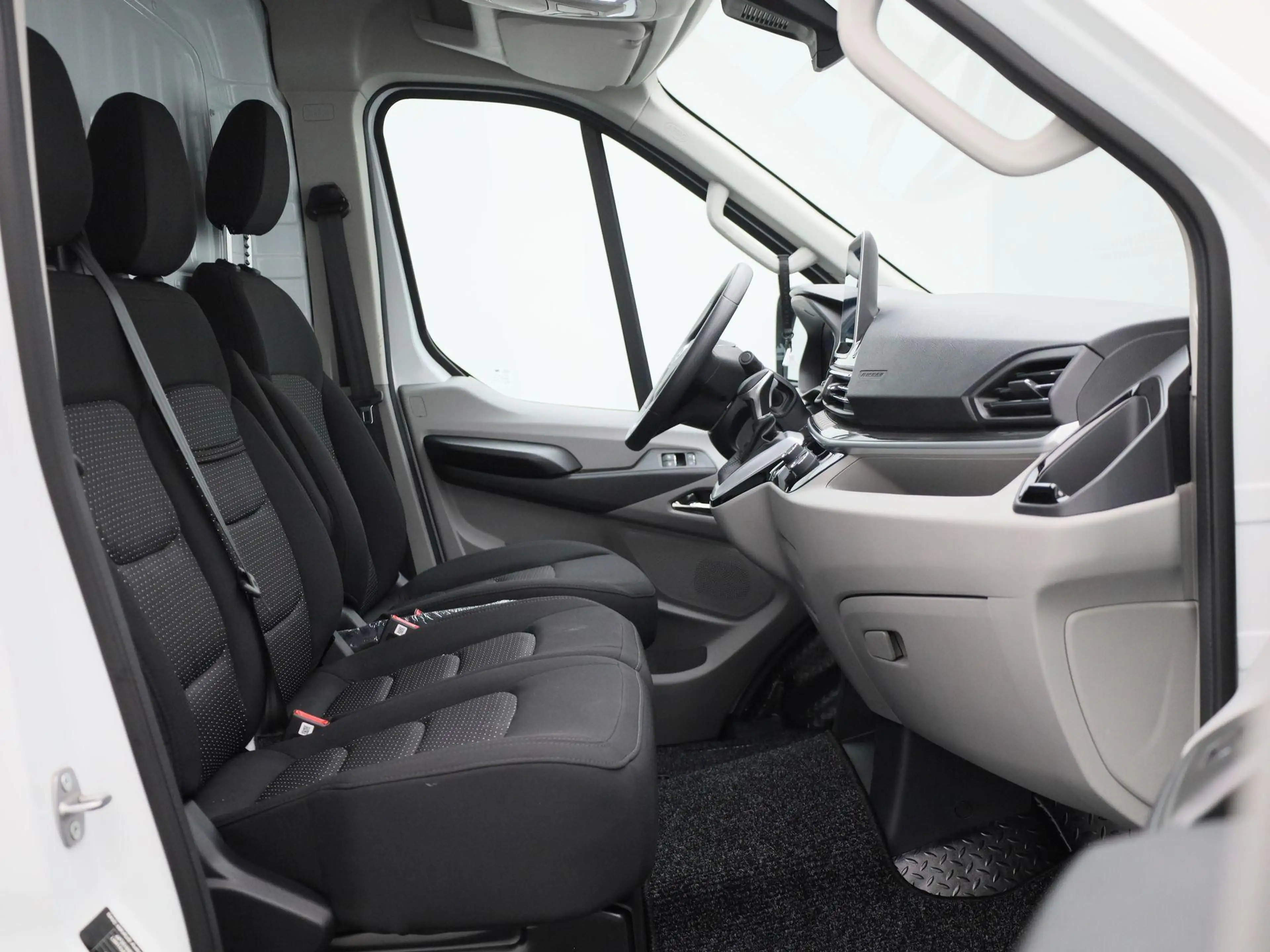 Maxus eDeliver 9 L3H2 54 kWh Trekhaak, vaste kogel | Outlet Deal | — photo 12