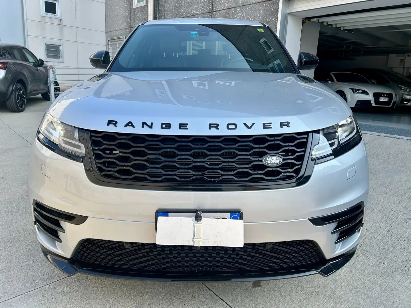 Land Rover Range Rover Velar Range Rover Velar 2.0 si4 R-Dynamic HSE 250cv R22! Plateado - 2