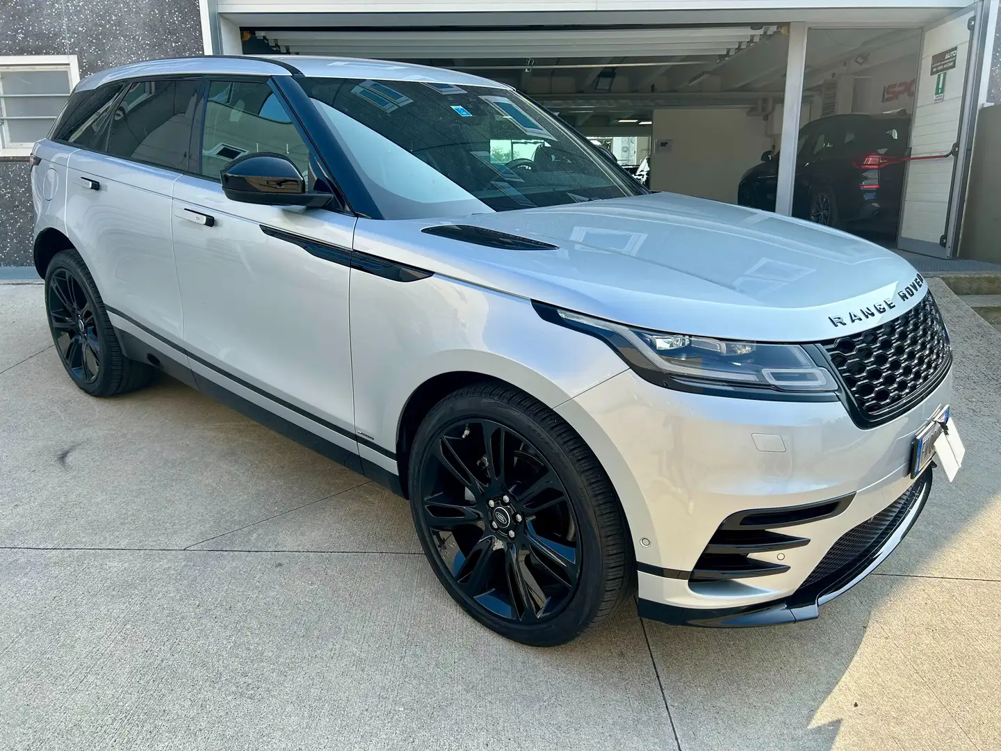 Land Rover Range Rover Velar Range Rover Velar 2.0 si4 R-Dynamic HSE 250cv R22! Plateado - 1