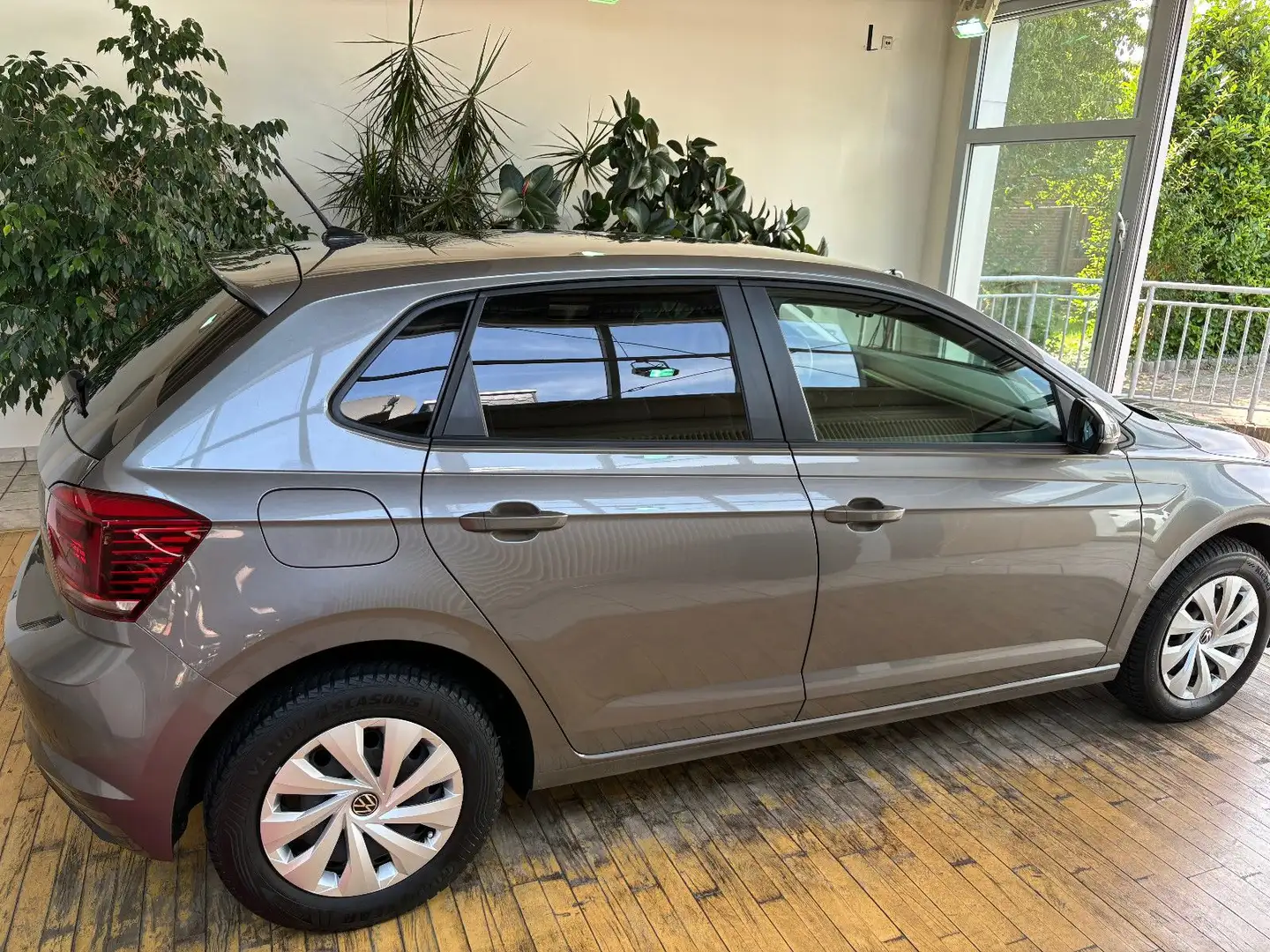 Volkswagen Polo 1.0 59kW Trendline "USB+Sitzheizung+Klima" Gris - 2
