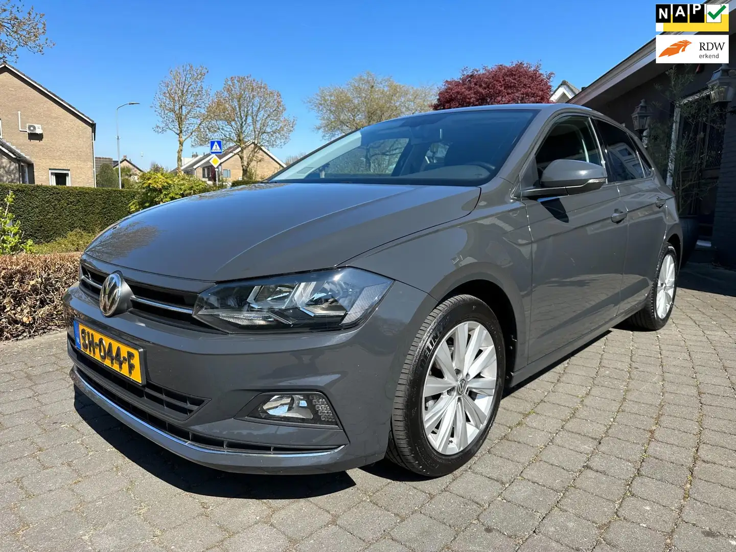 Volkswagen Polo 1.0 TSI Highline, Origineel NL, Automaat Gris - 1
