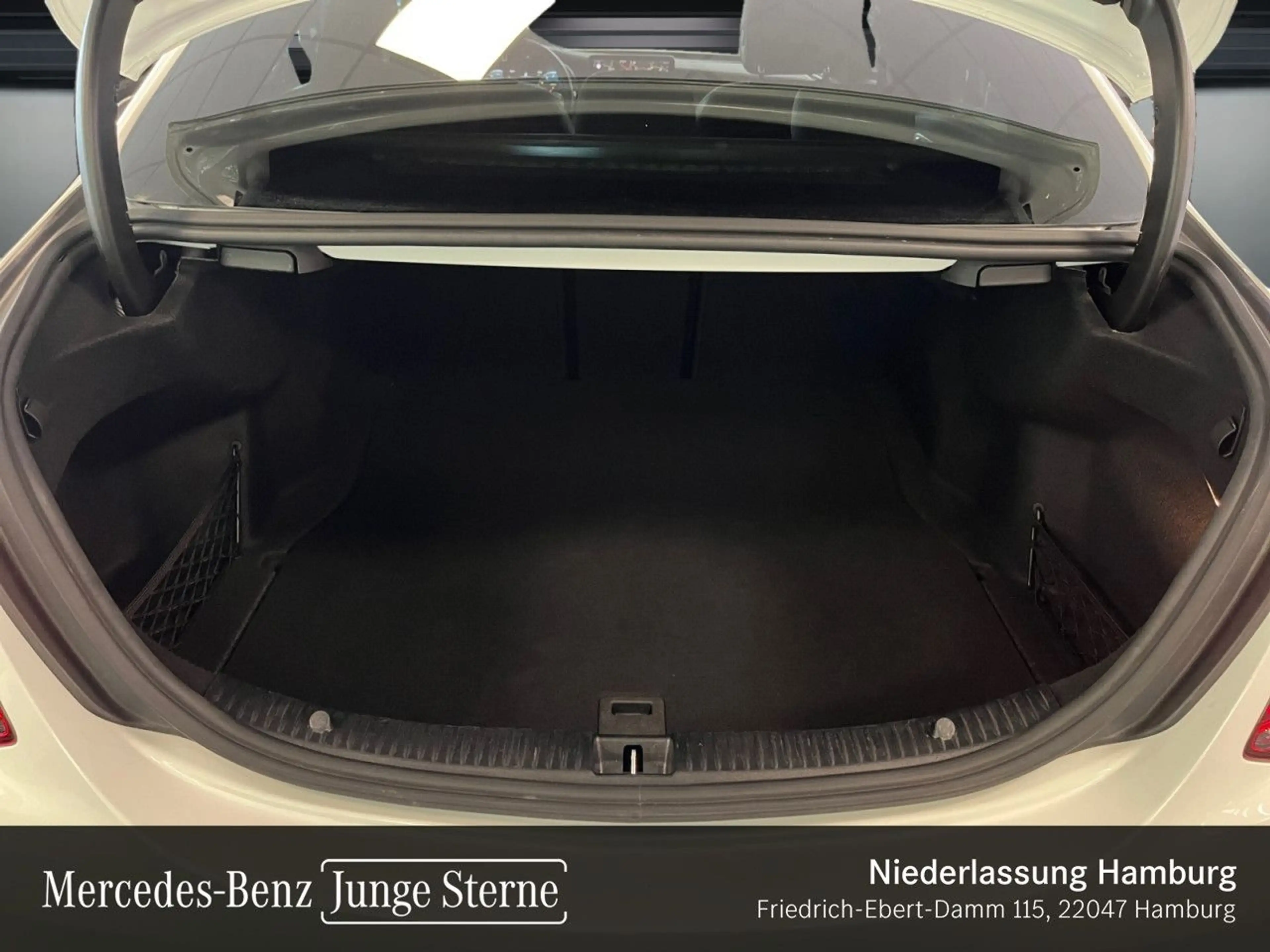 Mercedes-Benz C 300 AMG+NIGHT+PANO+360+MULTIBEAM+BURMESTER+19" — photo 14