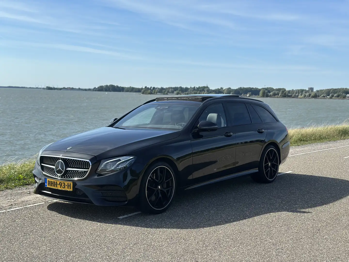 Mercedes-Benz E 220 AMG line Zwart - 2