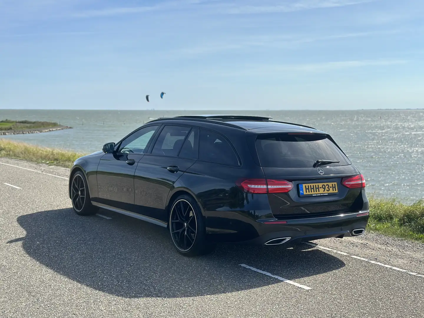 Mercedes-Benz E 220 AMG line Zwart - 1