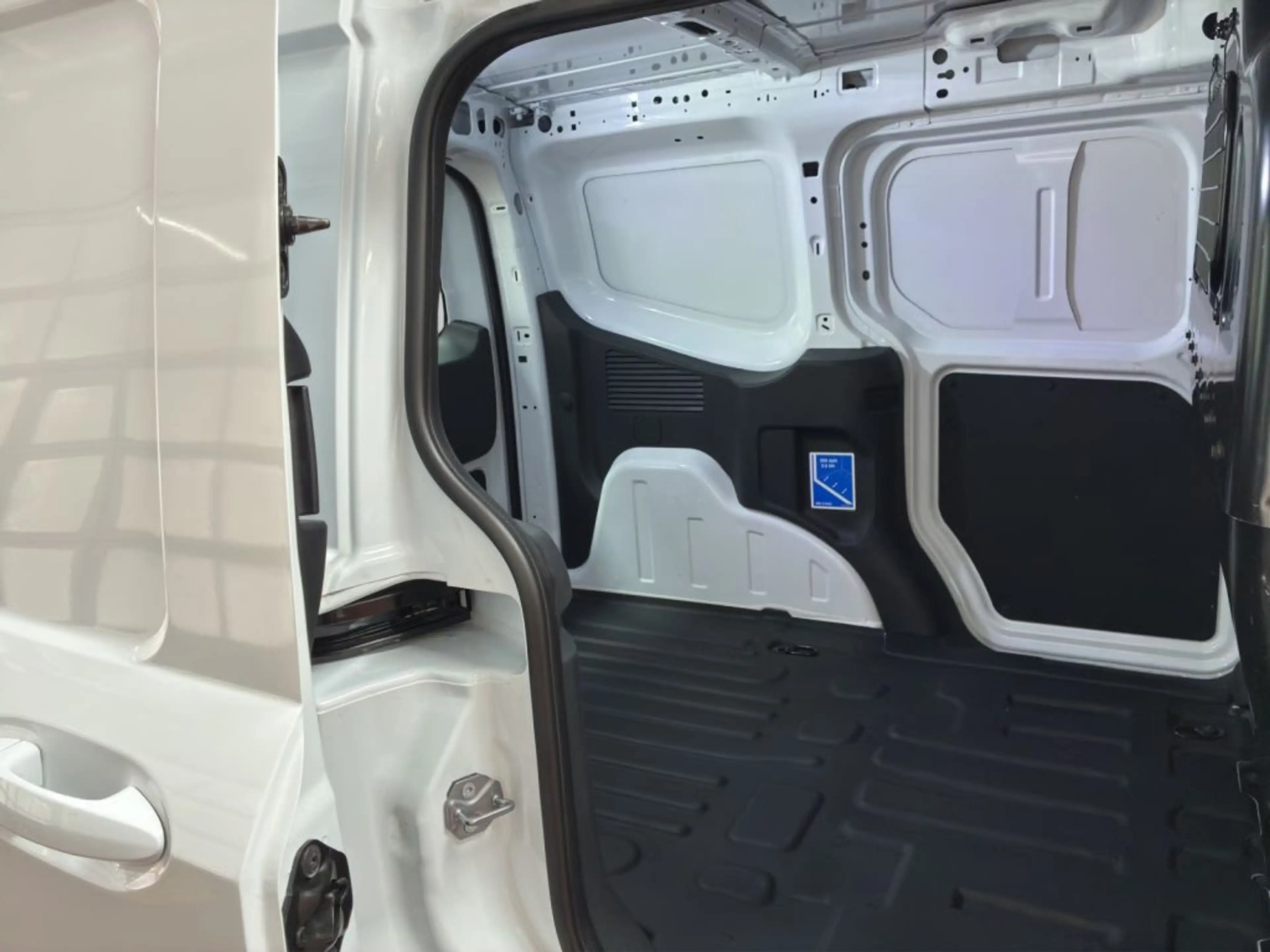 Ford Transit Courier 1,0 l EcoBoost Aut. Trend — photo 9