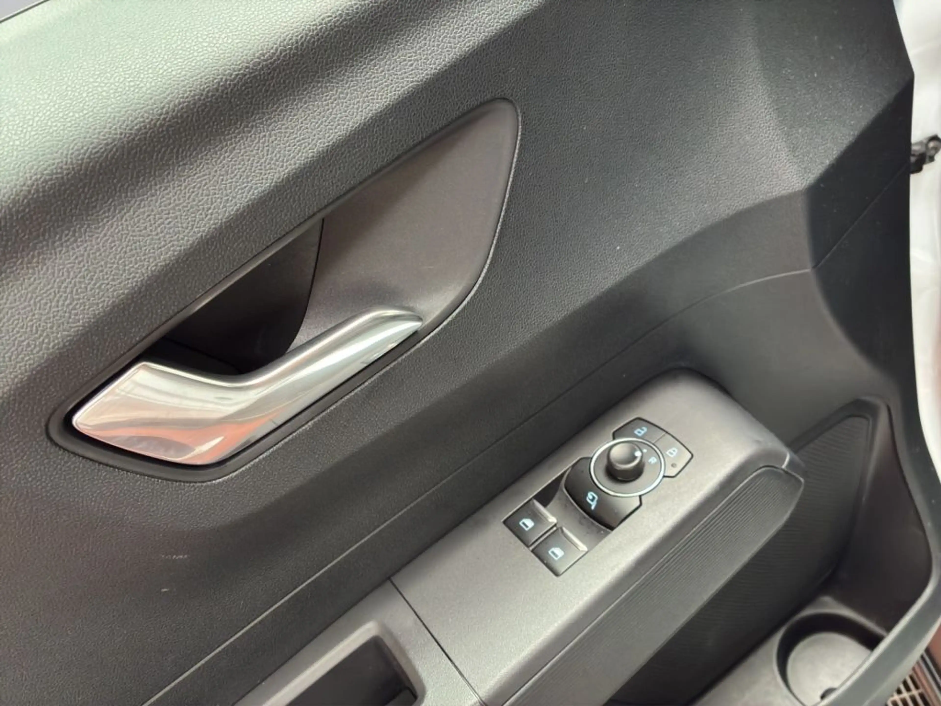 Ford Transit Courier 1,0 l EcoBoost Aut. Trend — photo 11