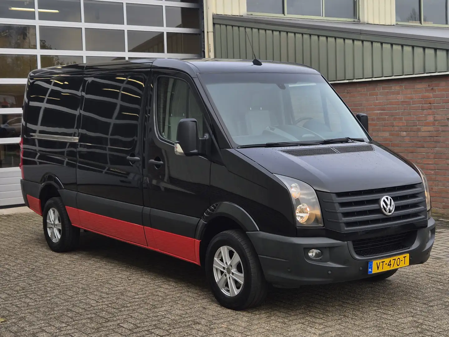 Volkswagen Crafter 35 2.0 TDI L2H1 Zwart - 2