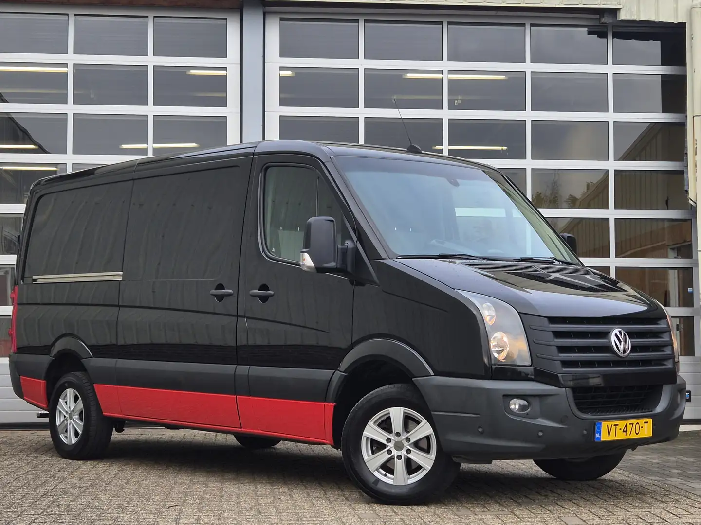 Volkswagen Crafter 35 2.0 TDI L2H1 Zwart - 1