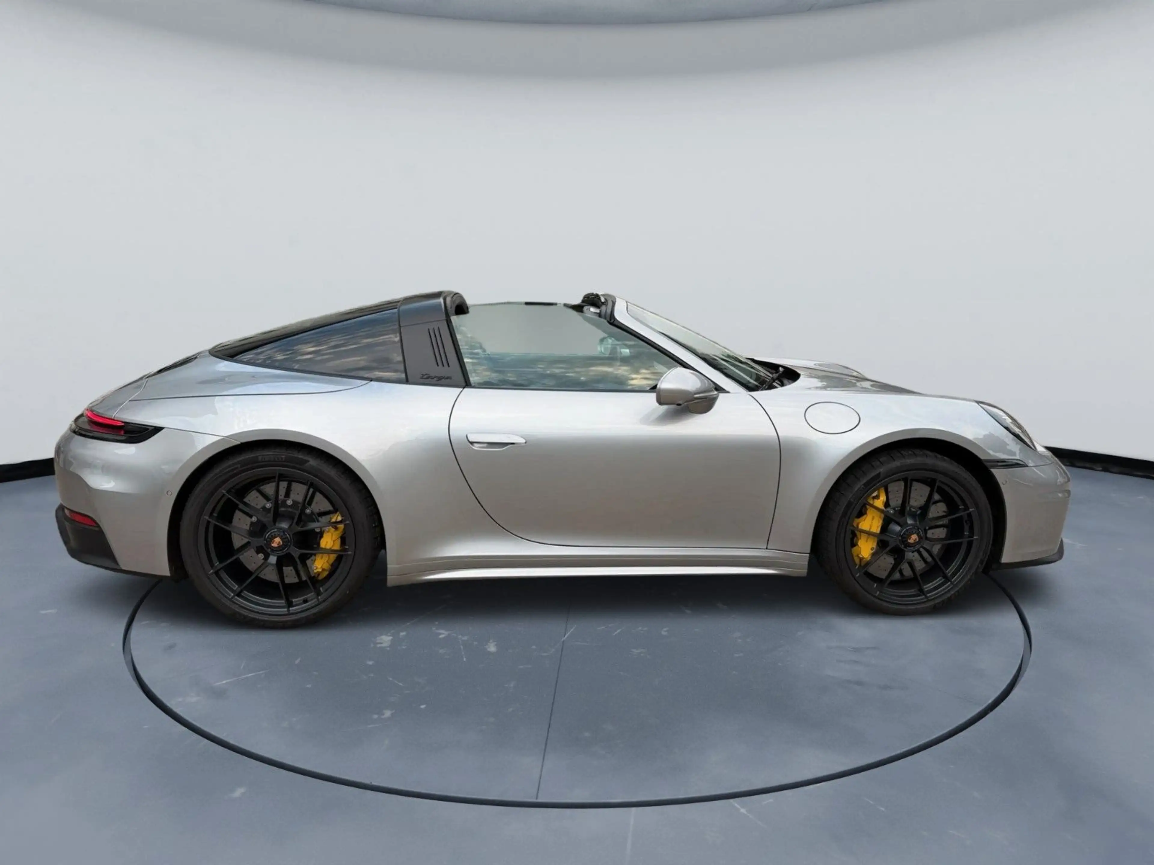Porsche 992 .2 911 Targa 4 GTS T-Hybrid BURMESTER PCCB LIFT — photo 9