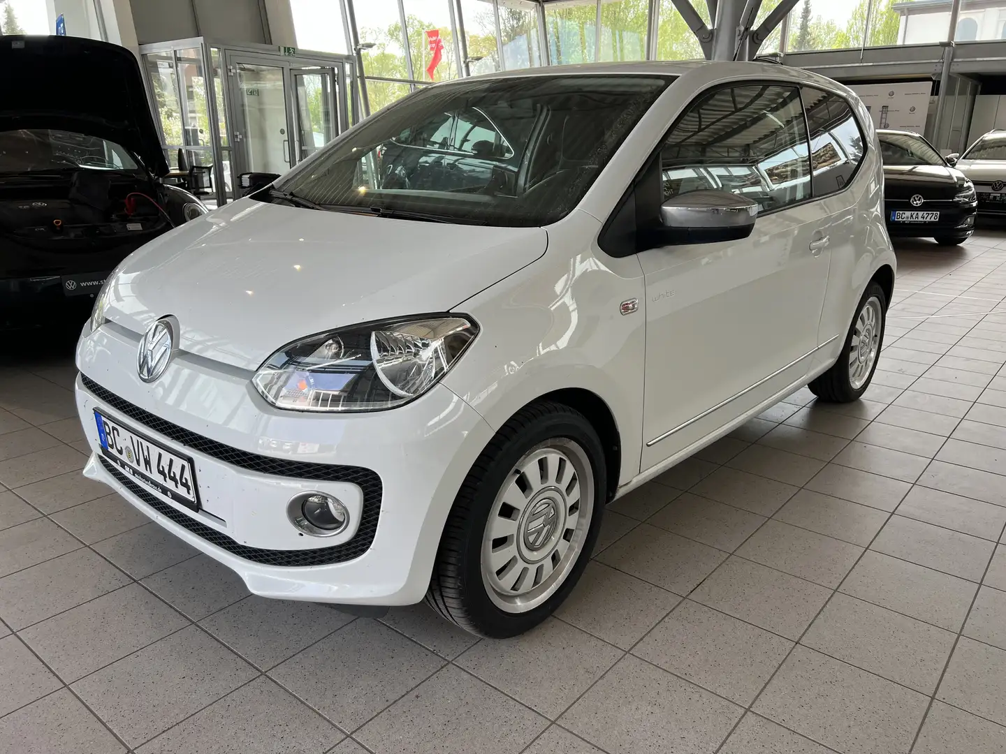 Volkswagen up! 1,0 white up! #drive pack, Bílá - 1