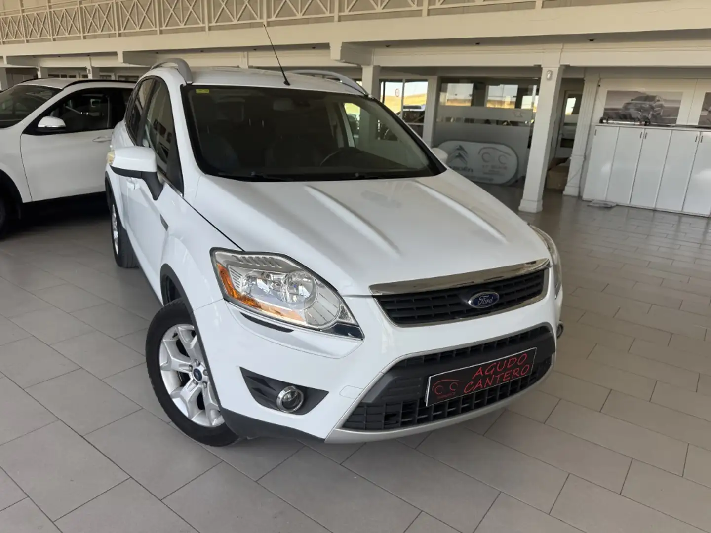 Ford Kuga 2.0TDCI Trend 2WD Blanco - 2