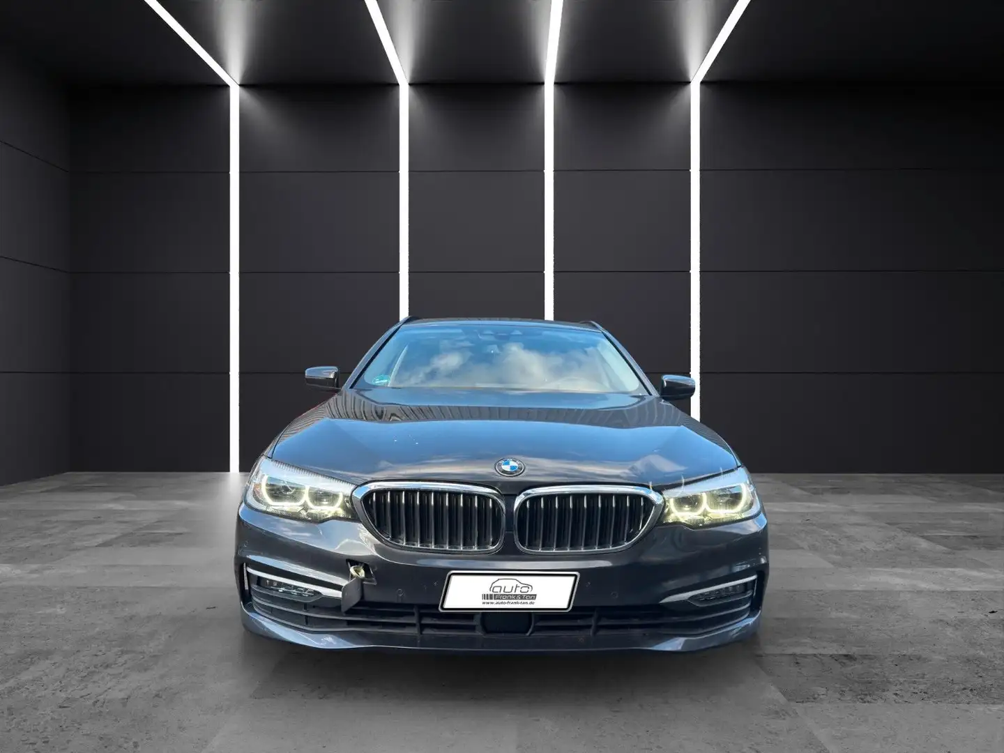 BMW 520 d Touring xDrive Shz*Live Cockpit*Cam*EXPORT - 2