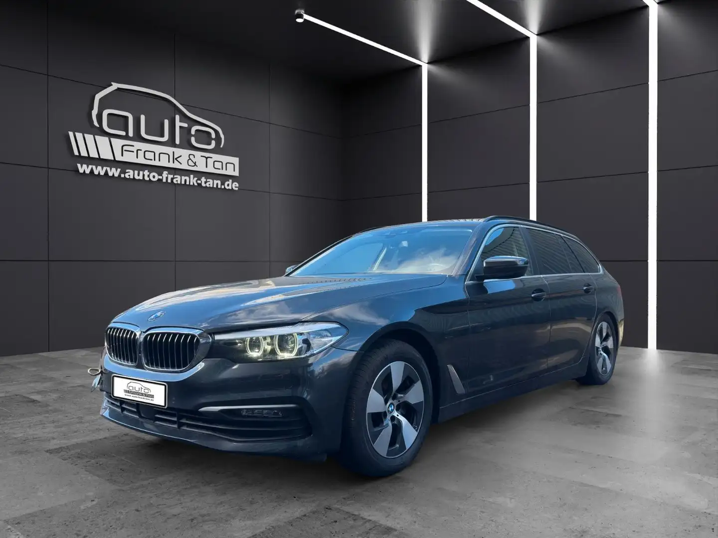 BMW 520 d Touring xDrive Shz*Live Cockpit*Cam*EXPORT - 1
