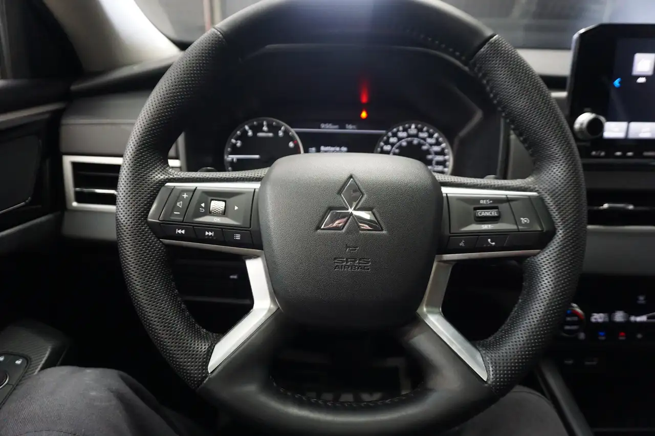 Mitsubishi Outlander снимка Mitsubishi Outlander