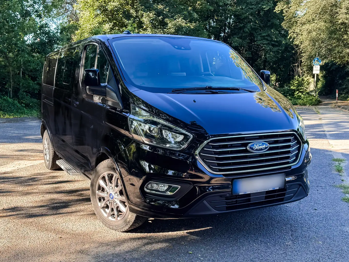 Ford Tourneo Custom TITANIUM X 320 L2 BUS Czarny - 2