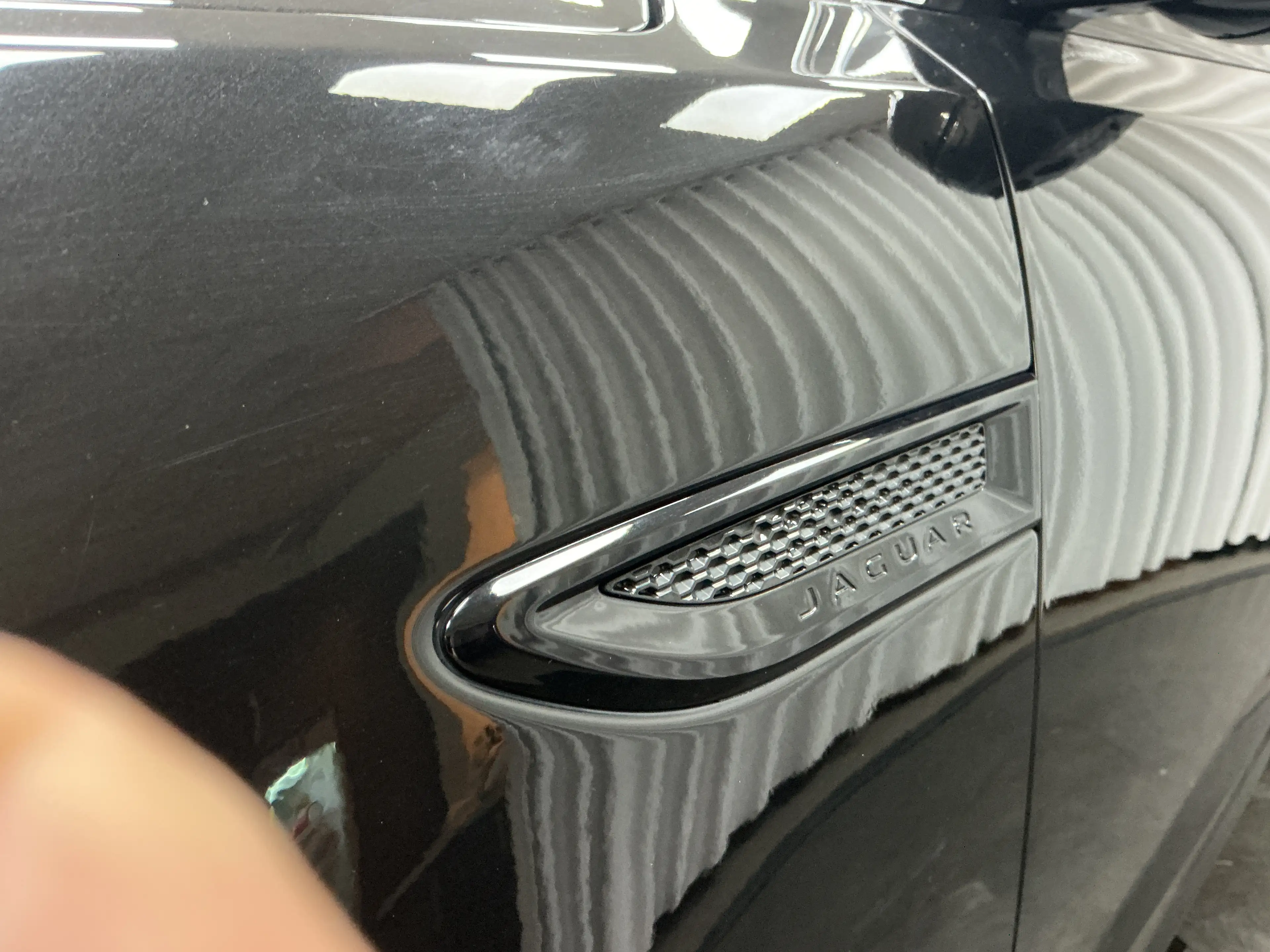 Jaguar E-Pace 2.0 T AWD R-Dynamic S — photo 14