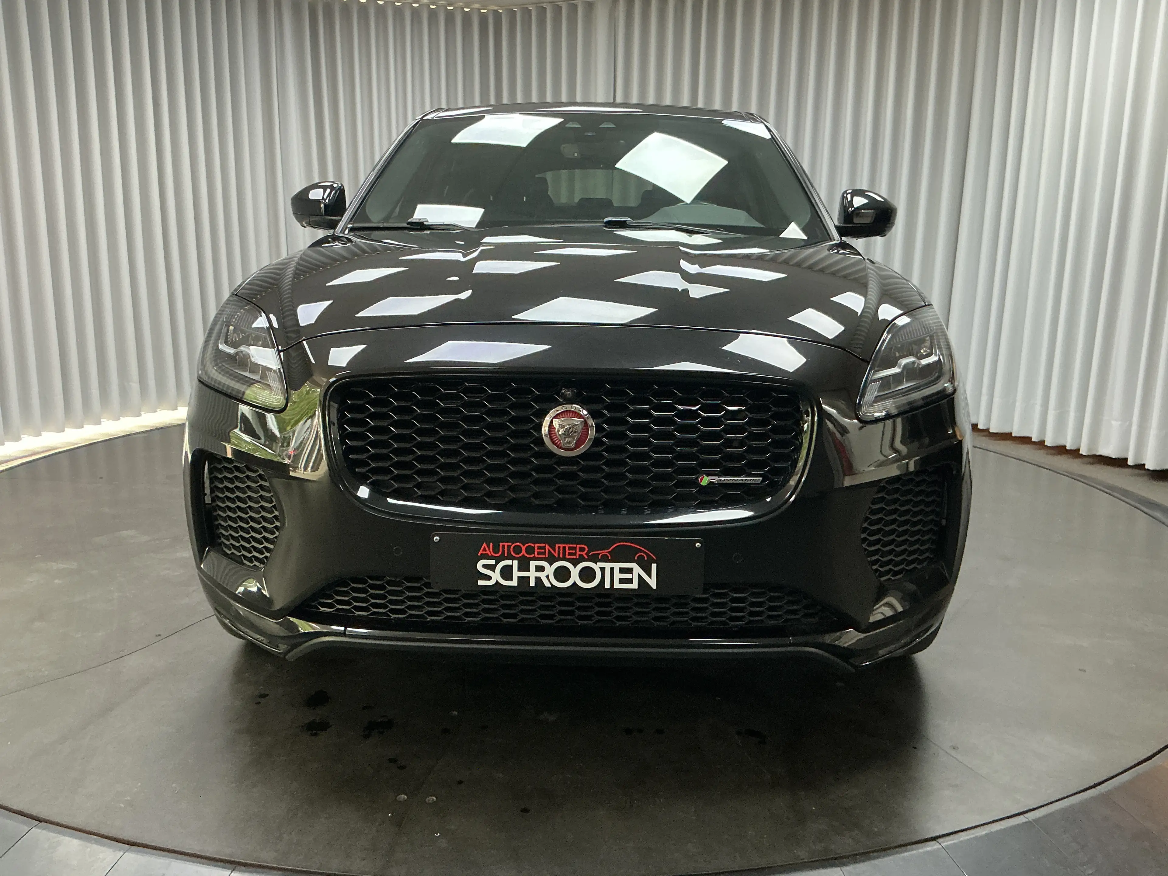 Jaguar E-Pace 2.0 T AWD R-Dynamic S — photo 3