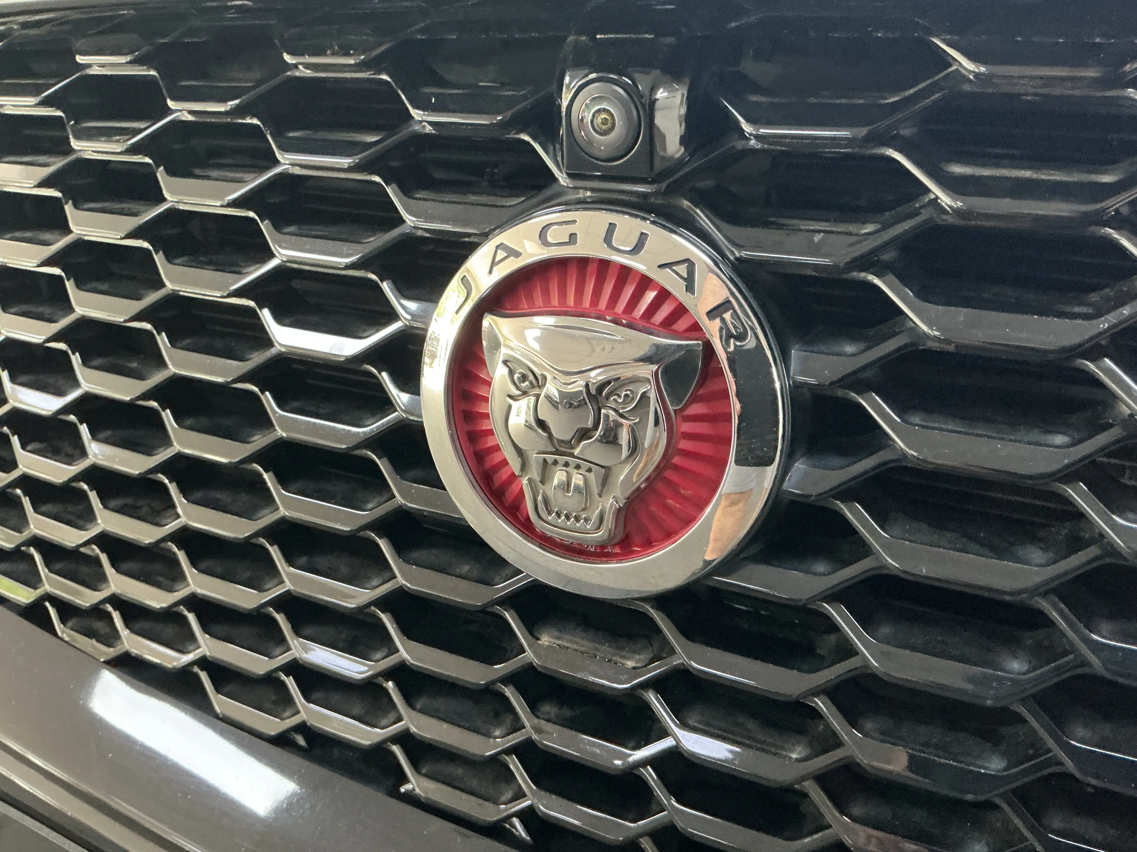 Jaguar E-Pace 2.0 T AWD R-Dynamic S — photo 12