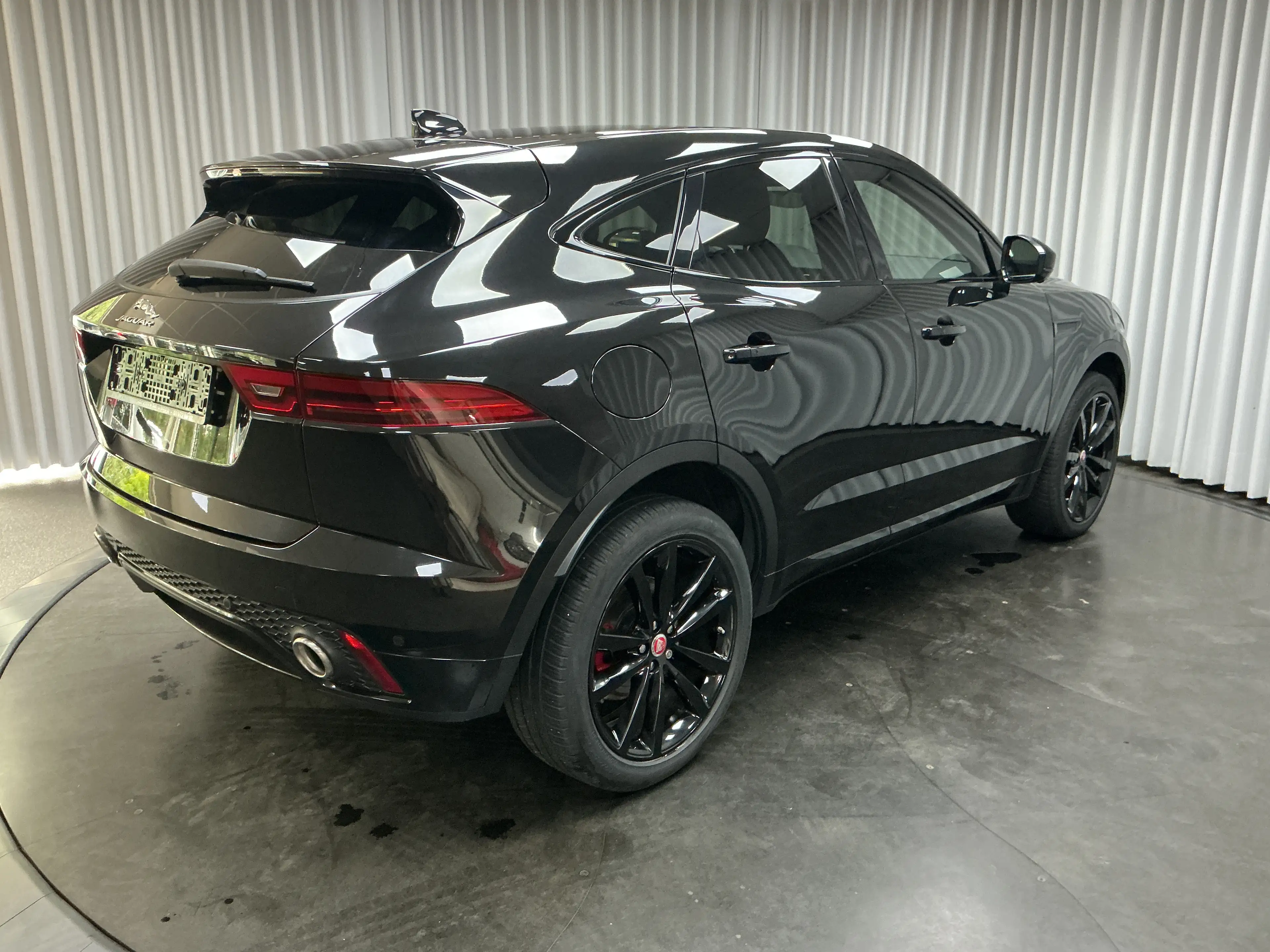 Jaguar E-Pace 2.0 T AWD R-Dynamic S — photo 7