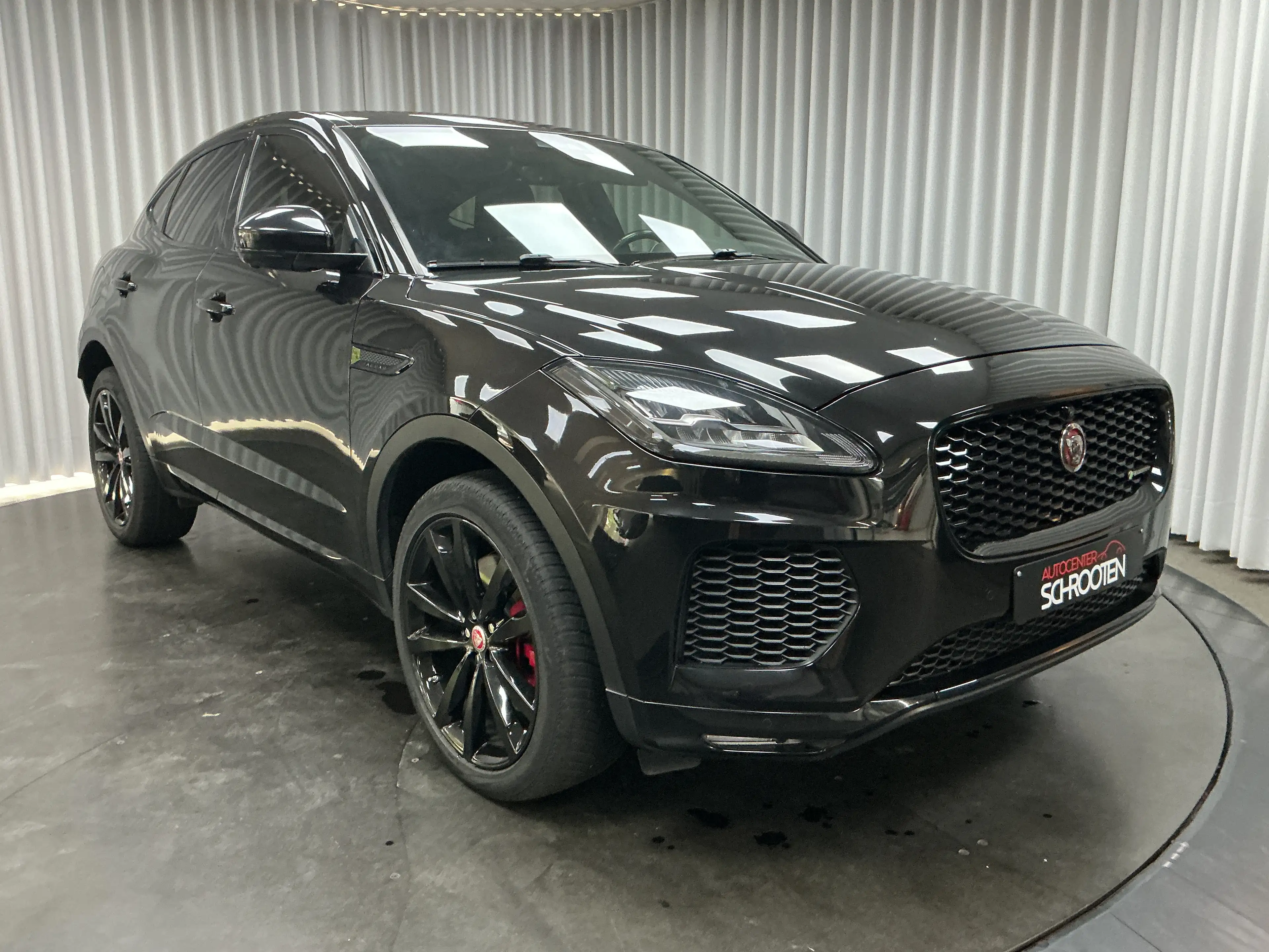 Jaguar E-Pace 2.0 T AWD R-Dynamic S — photo 9