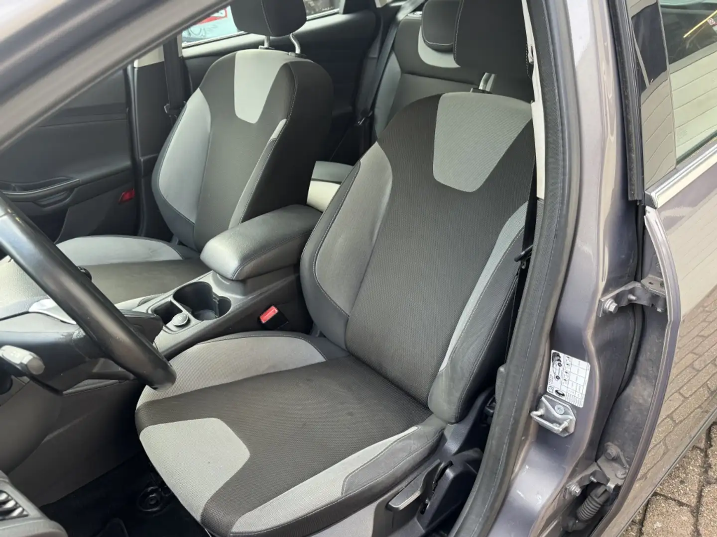 Ford Focus 1.6 TI-VCT Trend Sp. Brun - 2