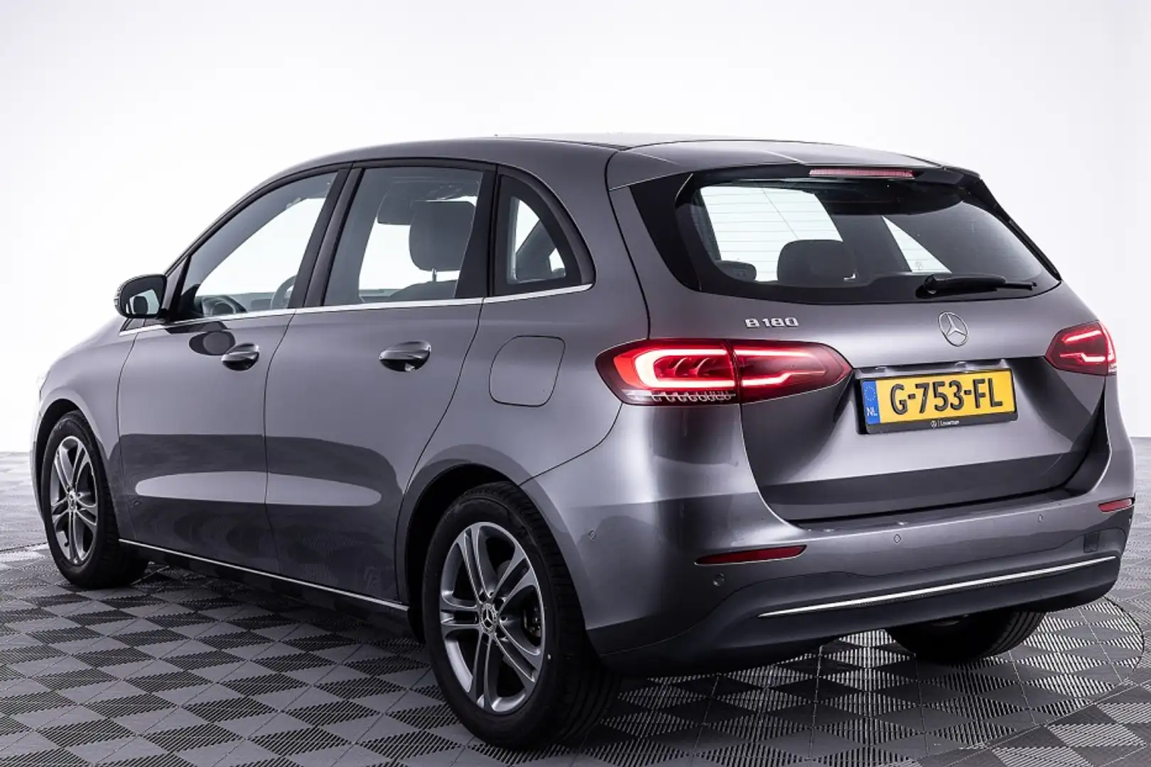 Mercedes-Benz B 180 Advantage Automaat | Full LED | Half LEDER | NAVI Grijs - 2