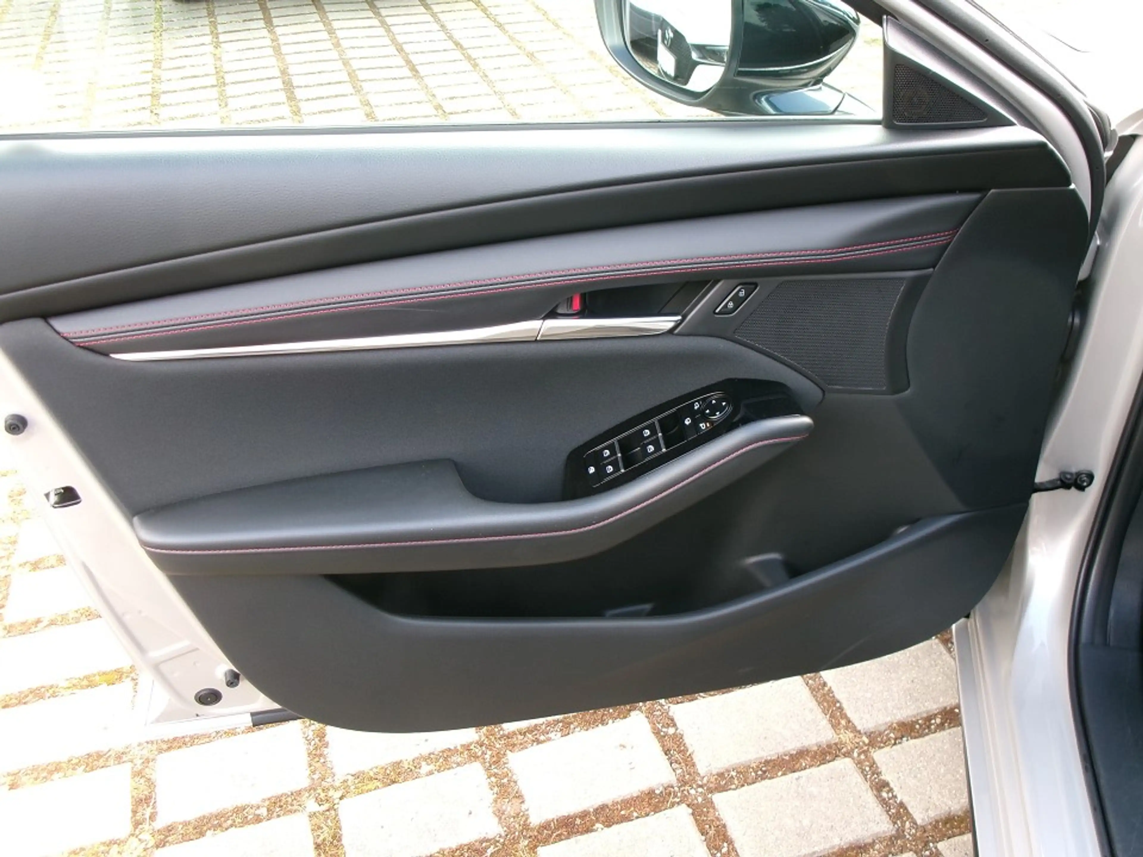 Mazda 3 2.0L e-SKYACTIV G 150ps 6MT Homura — photo 8