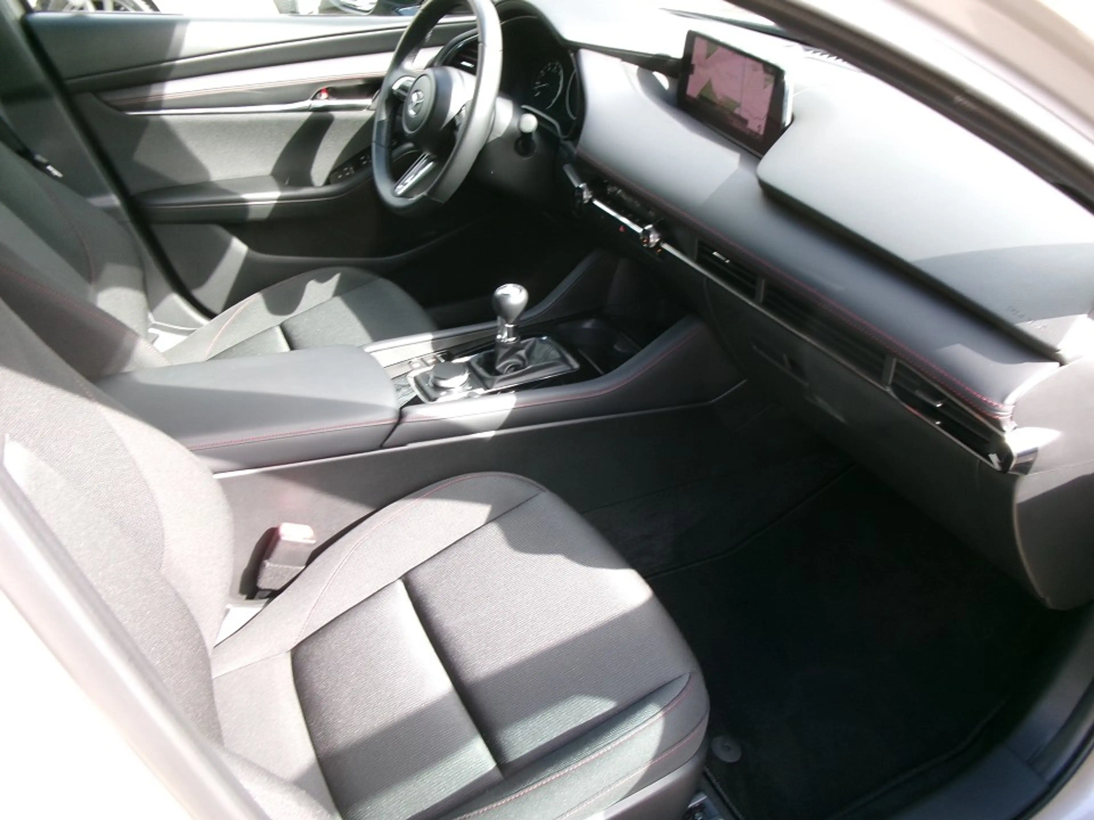 Mazda 3 2.0L e-SKYACTIV G 150ps 6MT Homura — photo 12