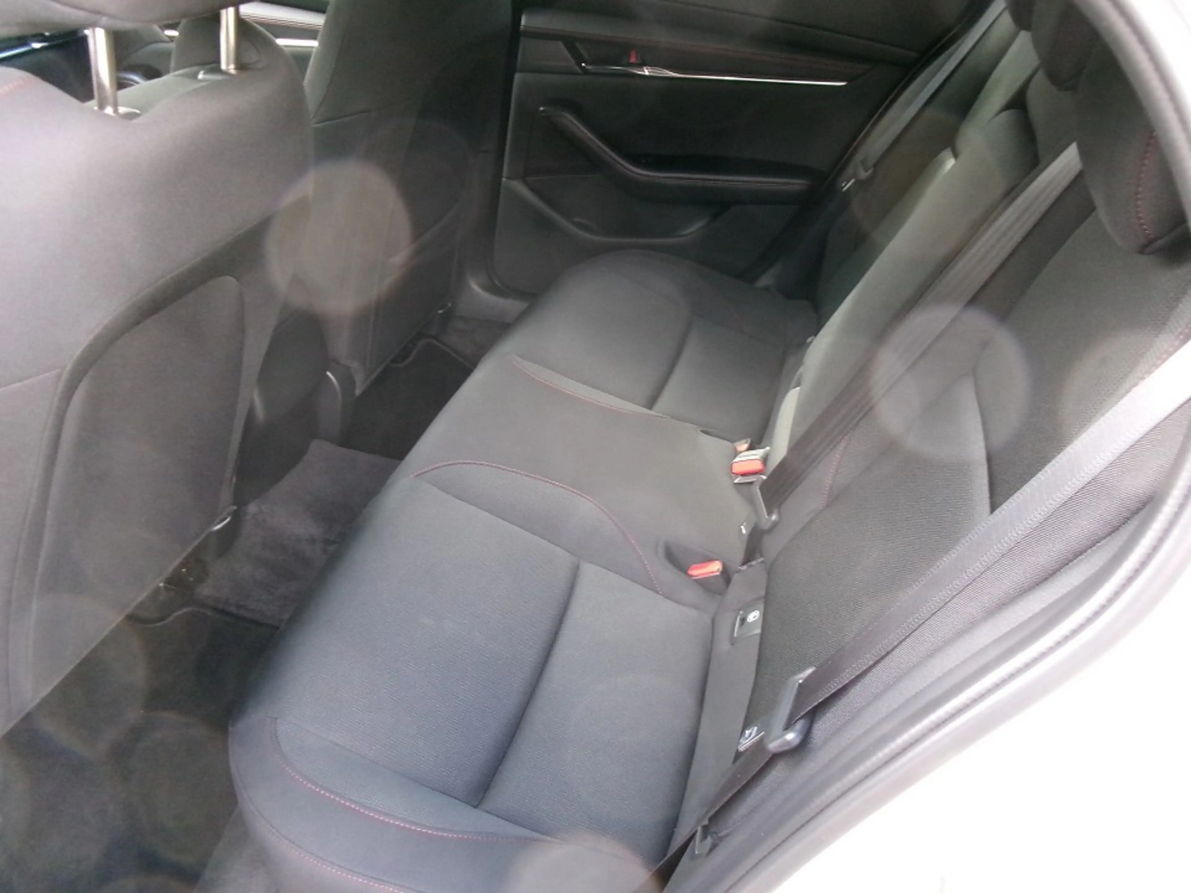 Mazda 3 2.0L e-SKYACTIV G 150ps 6MT Homura — photo 11