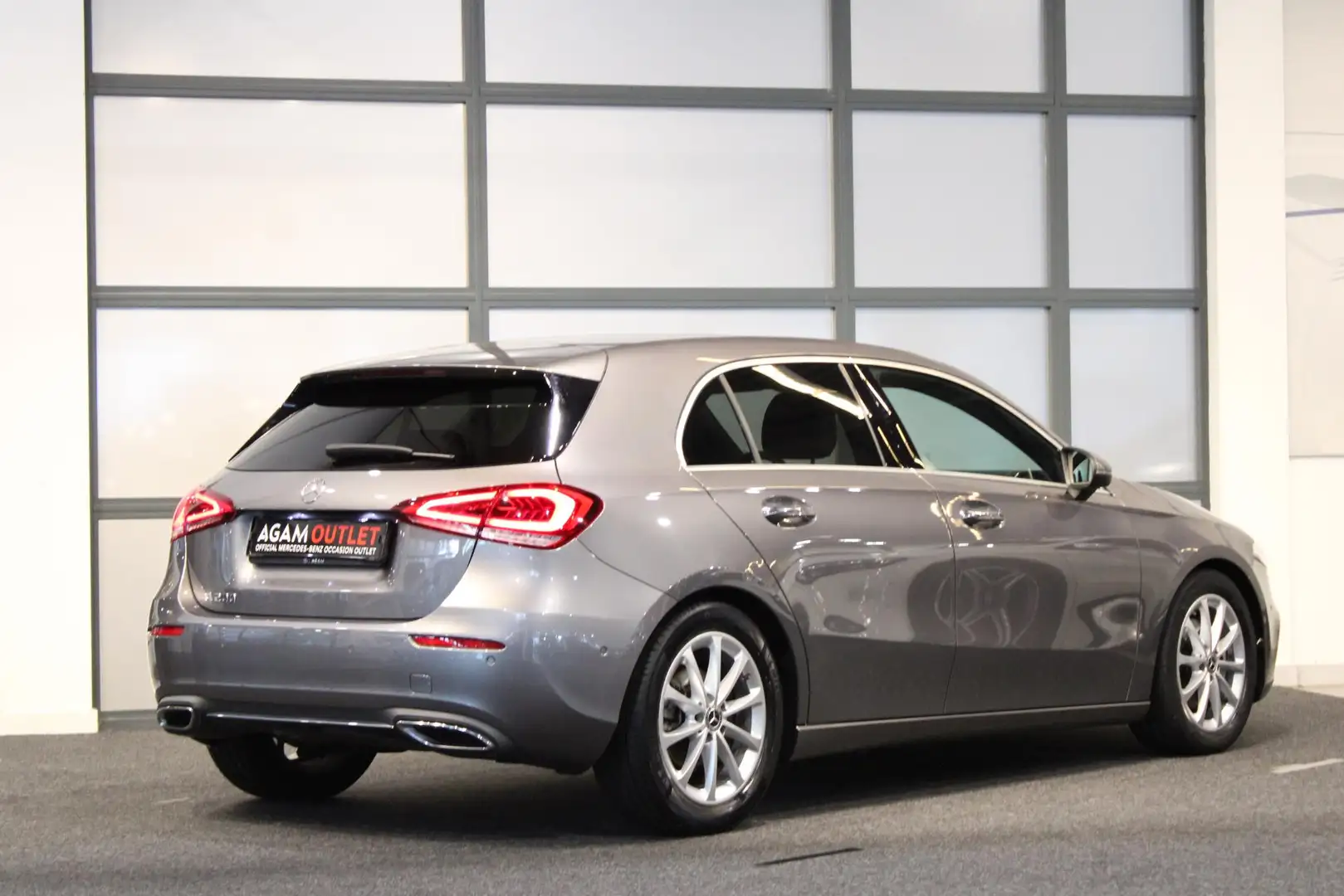 Mercedes-Benz A 200 Hatchback Launch Edition Premium Or. NL Auto | Com Grijs - 2
