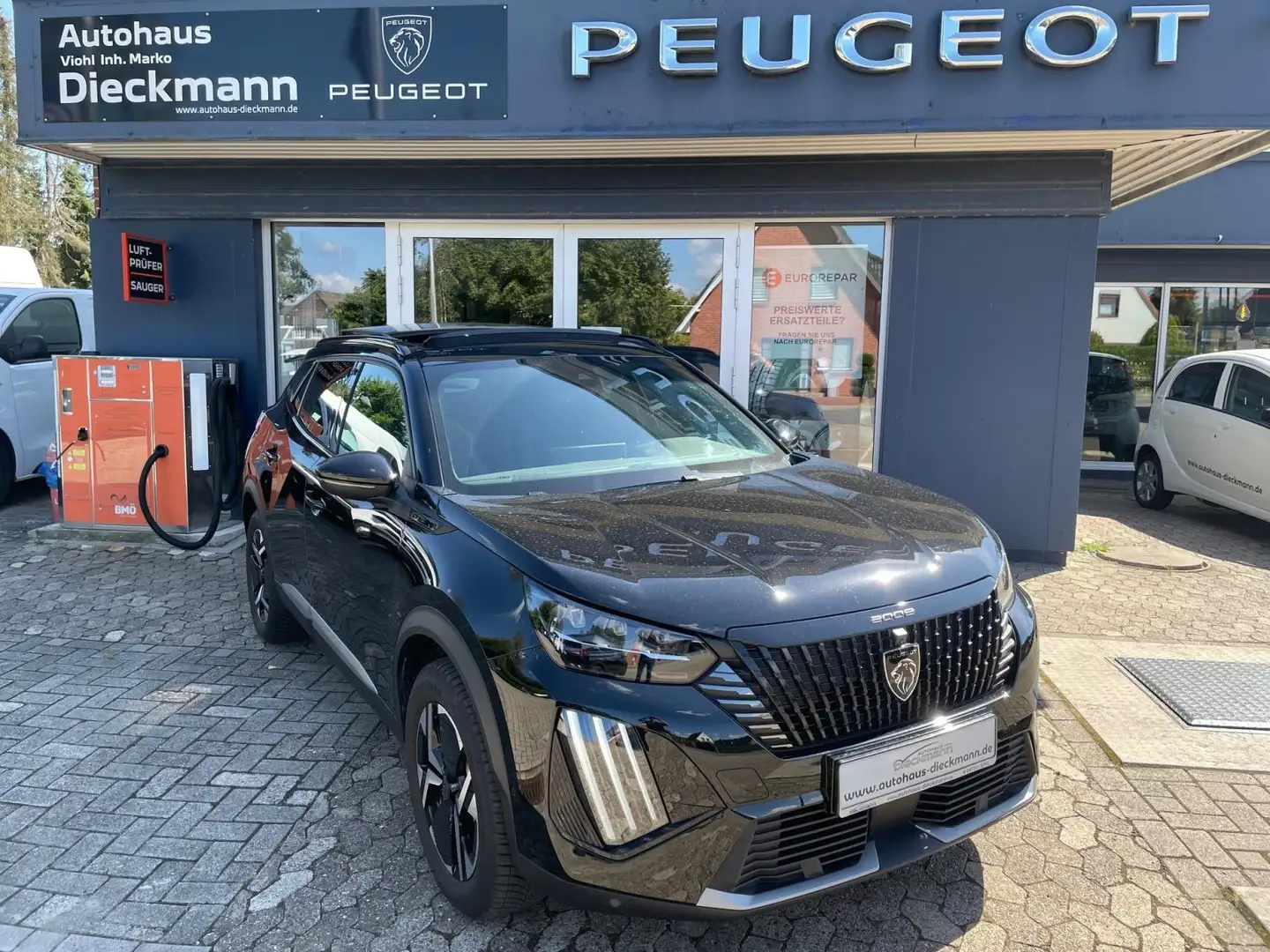 Peugeot 2008 PureTech 130 S&S EAT 8 GT Pano / Navi Schwarz - 1