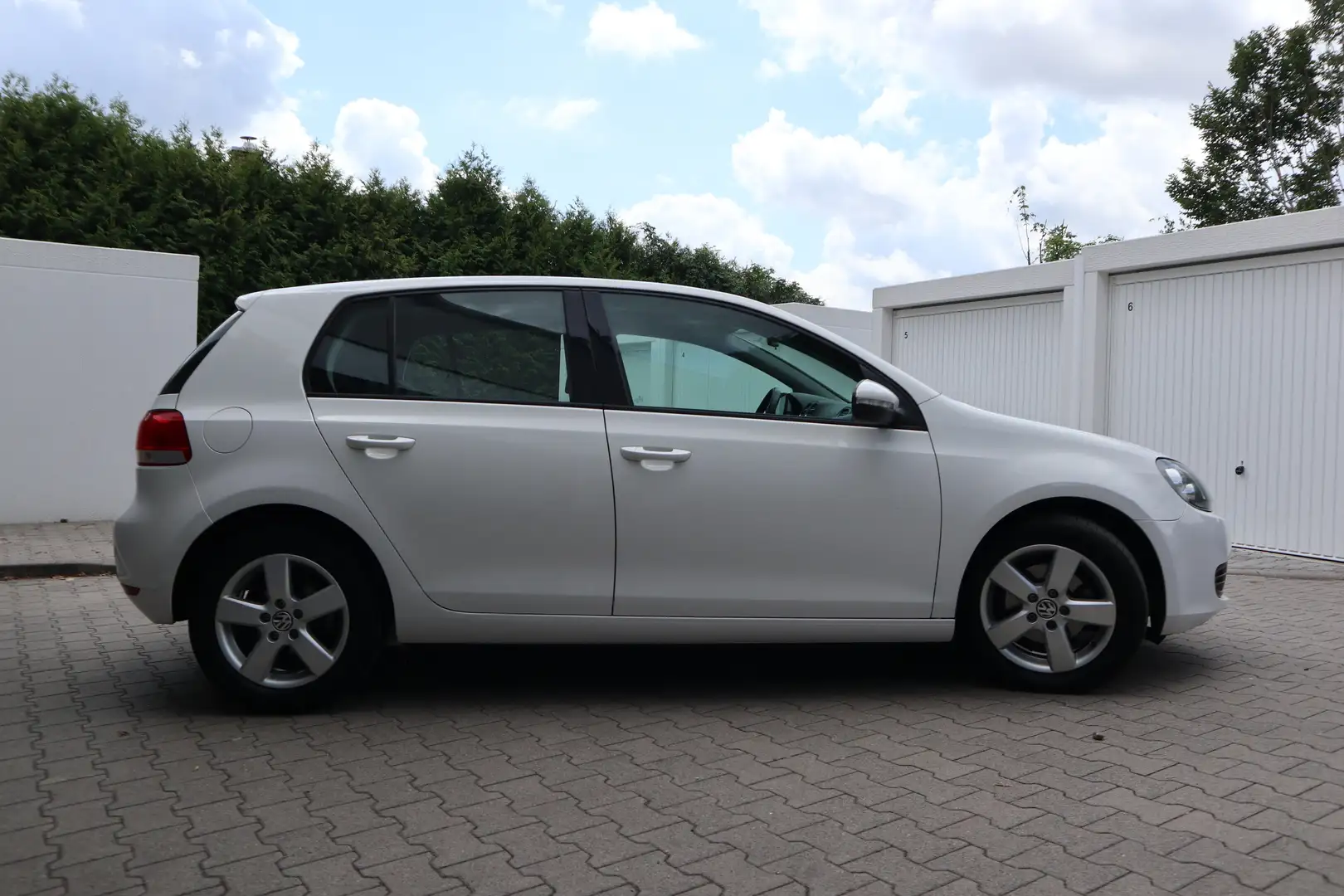 Volkswagen Golf Comfortline BMT Navi PDC SD 1.HD Klimaautom AHK Bianco - 2