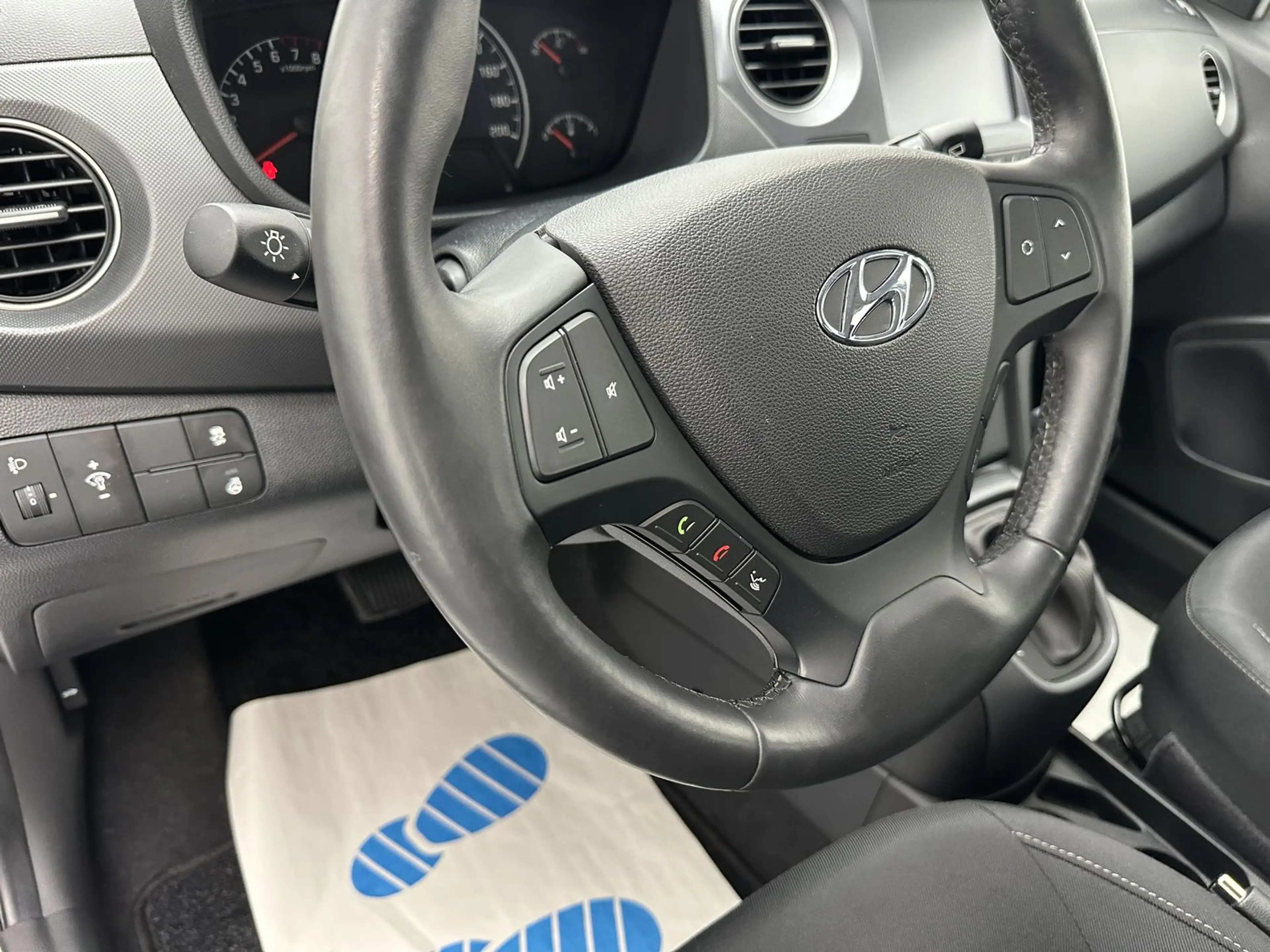 Hyundai i10 Style "1 HAND-NAVI-SITZH-MULTI-BLUET" — photo 14