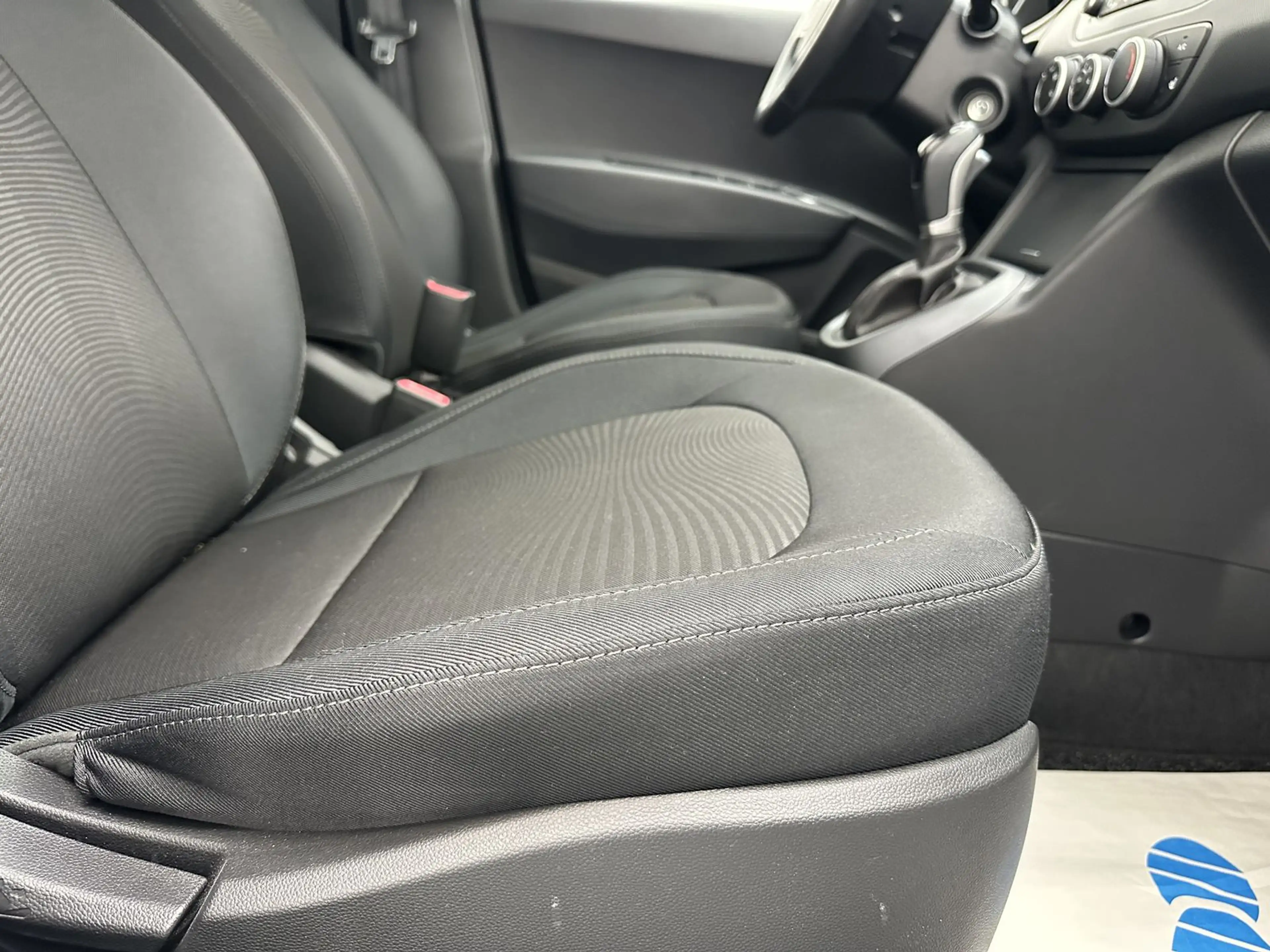 Hyundai i10 Style "1 HAND-NAVI-SITZH-MULTI-BLUET" — photo 9