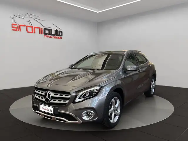 Mercedes-Benz GLA 200
