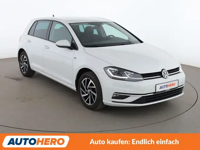 Volkswagen Golf view 8