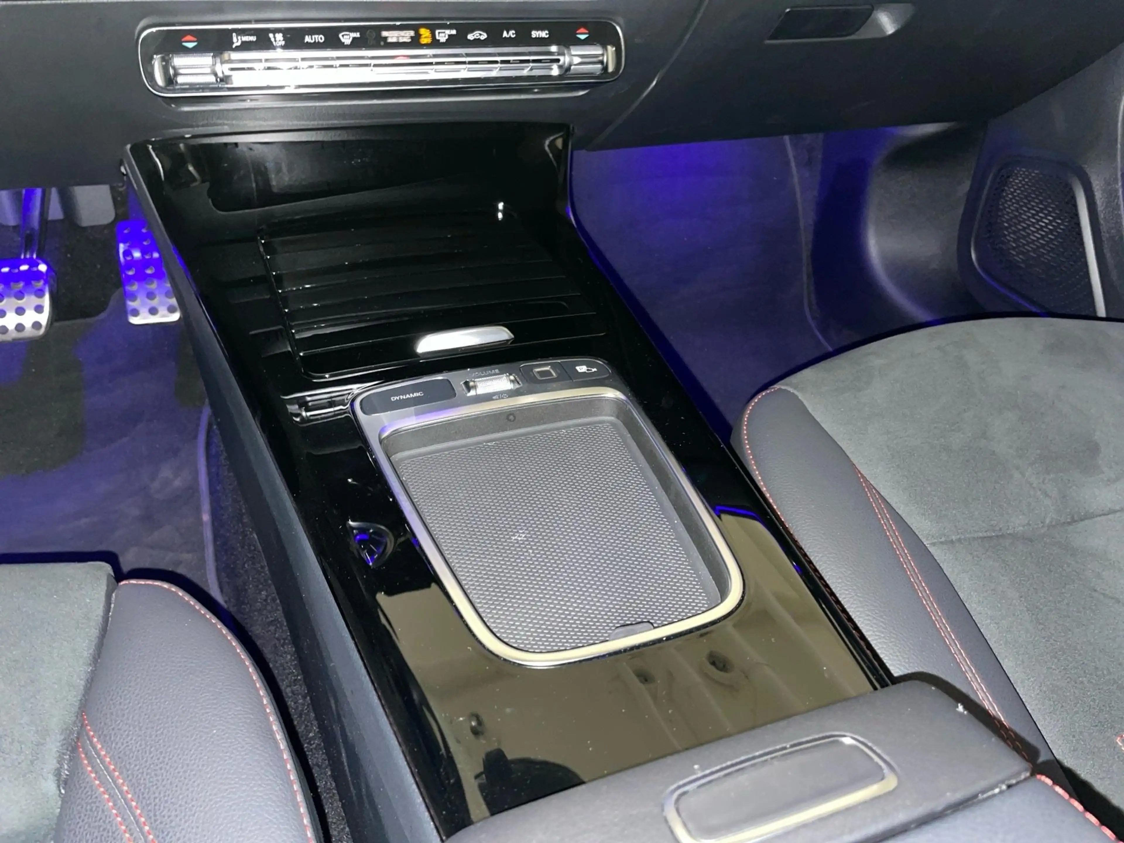 Mercedes-Benz A 200 1.3 hatchback AMG EDITION — photo 10