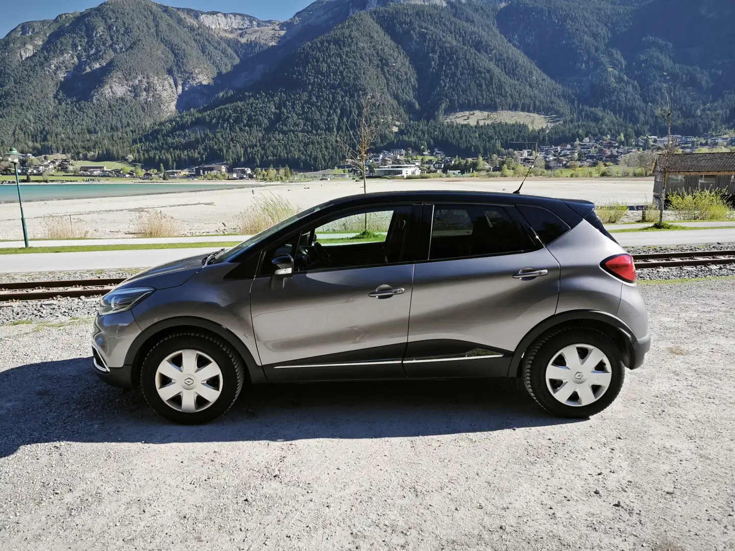 Renault Captur Expression Helly Hansen TCe90 - 2