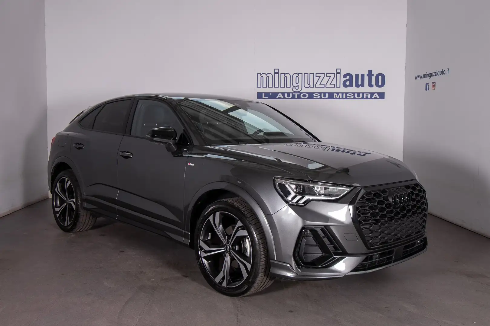 Audi Q3 Sportback 35 tdi S line Black line s-tronic 150cv Gris - 1
